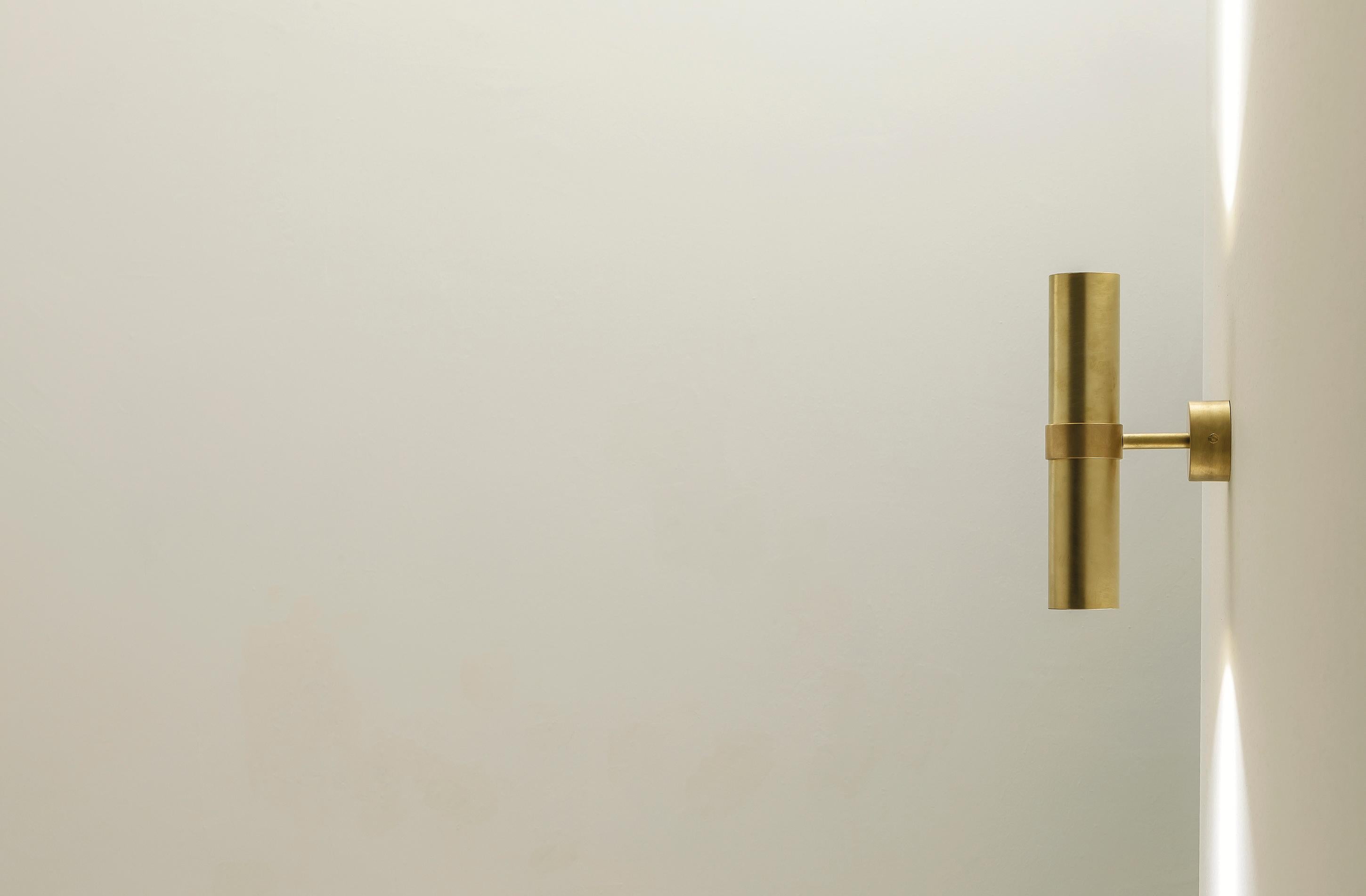 TF410 Wall Lamp in Satin Brass with Two Orientable Tubular Diffusers by Daluce In New Condition For Sale In Geneve, CH