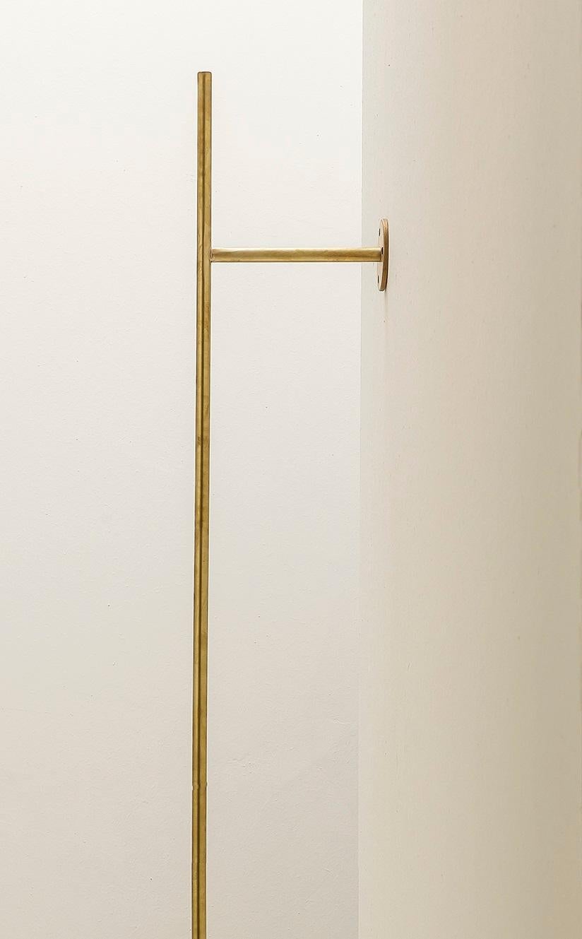 Italiano TF411 Wall Lamp in Satin Brass with an Orientable Tubular Diffuser by Daluce in vendita