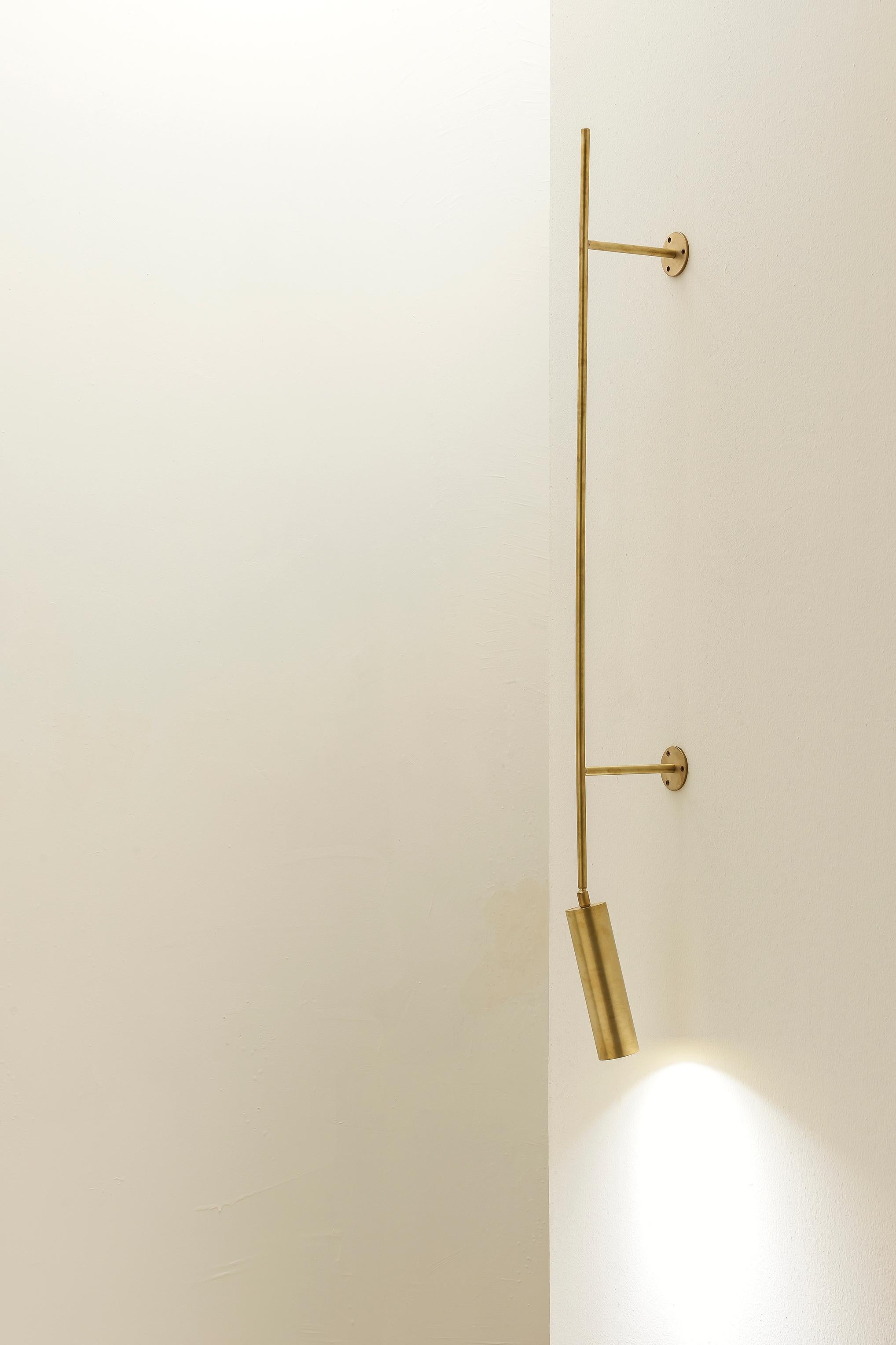 XXI secolo e contemporaneo TF411 Wall Lamp in Satin Brass with an Orientable Tubular Diffuser by Daluce in vendita