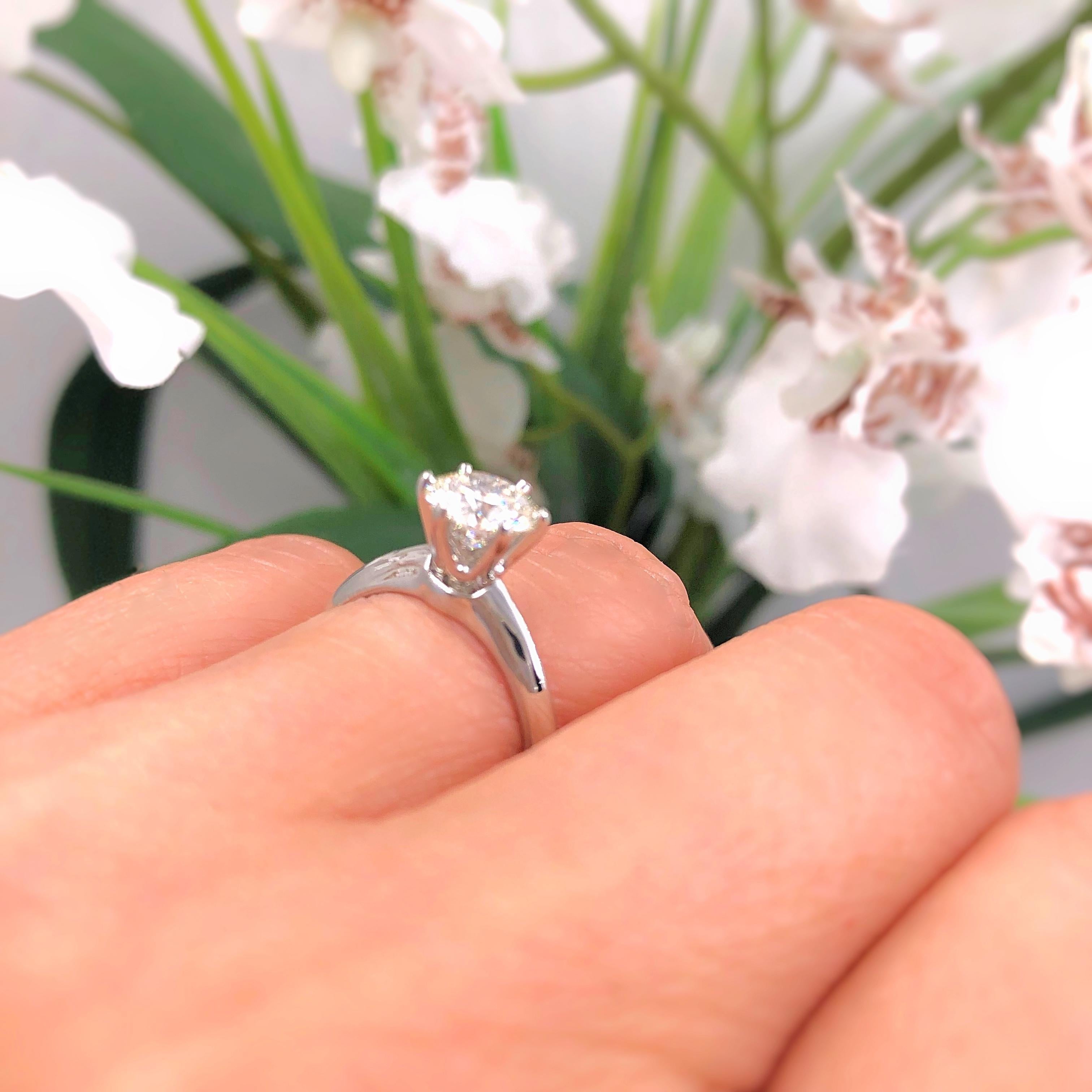 Women's or Men's Tiffany & Co. Tiffany Round Diamond 1.00 Carat Engagement Ring Platinum