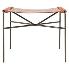 Pouf TG-19 en cuir brun clair ancien avec cadre en bronze ancien moyen