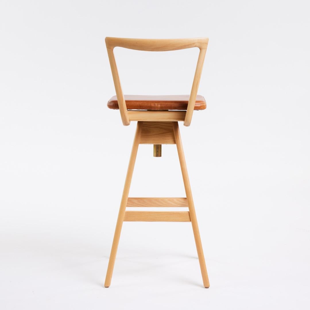 Tabouret de bar danois marron TH en frêne transparent, pièce de designer australien emblématique Neuf - En vente à Adelaide, SA