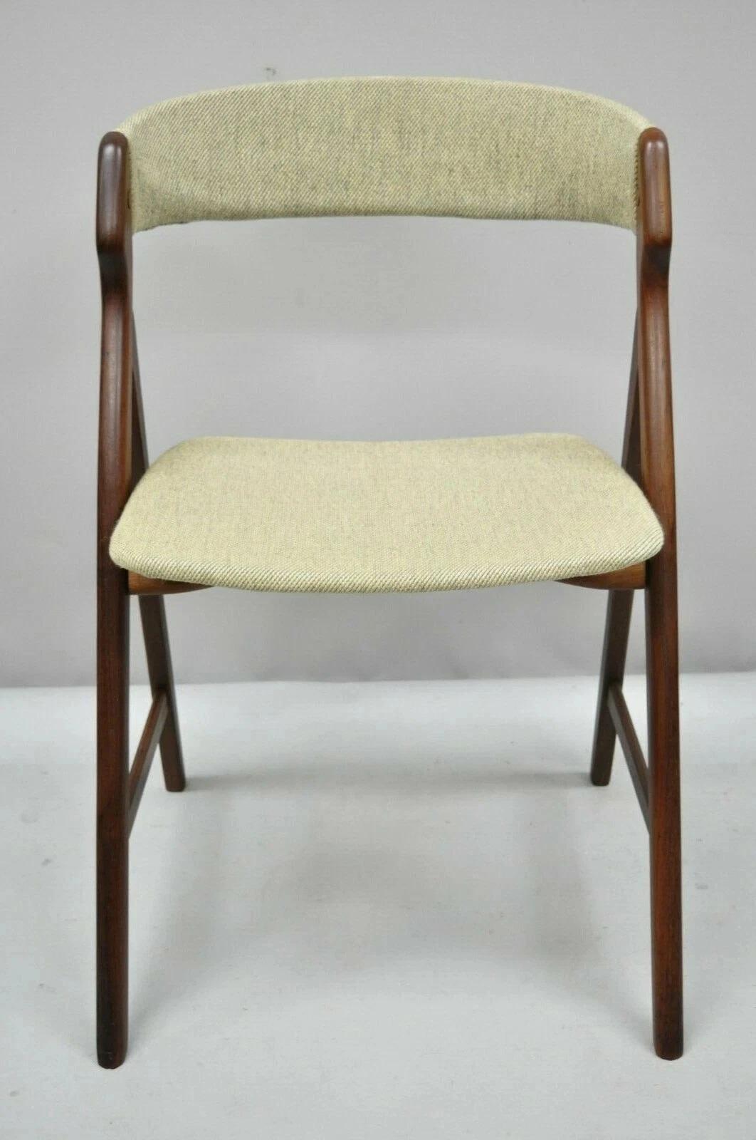 H. H. vintage Harlev for Farstrup Mid Century Danish Modern Teak A-Frame Dining Side Chair. L'articolo presenta uno schienale curvo, un telaio ad A con design 