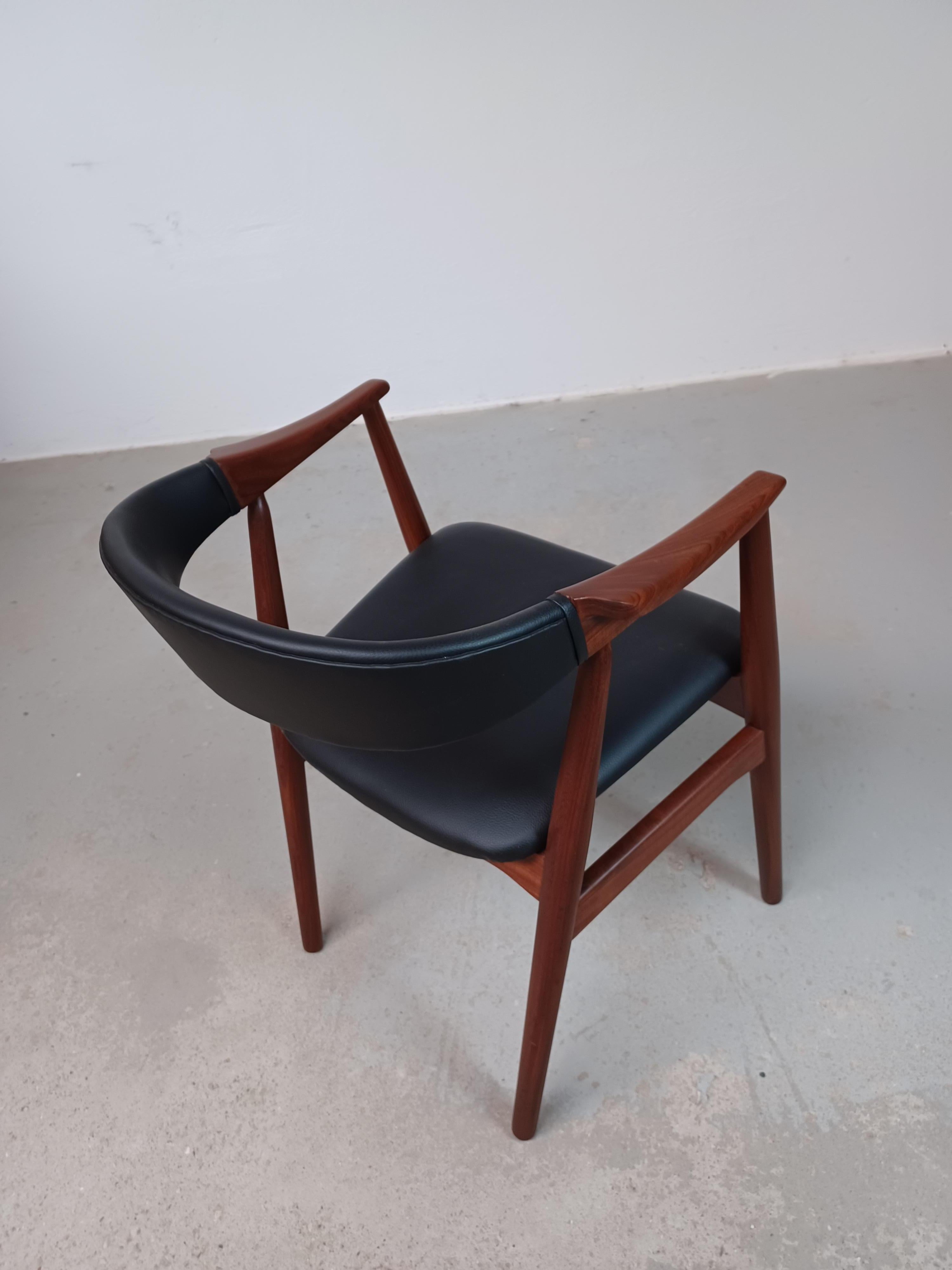 Th. Harlev Teak Armchair Reupholstered in Black Leather. Excellent Condition For Sale 5