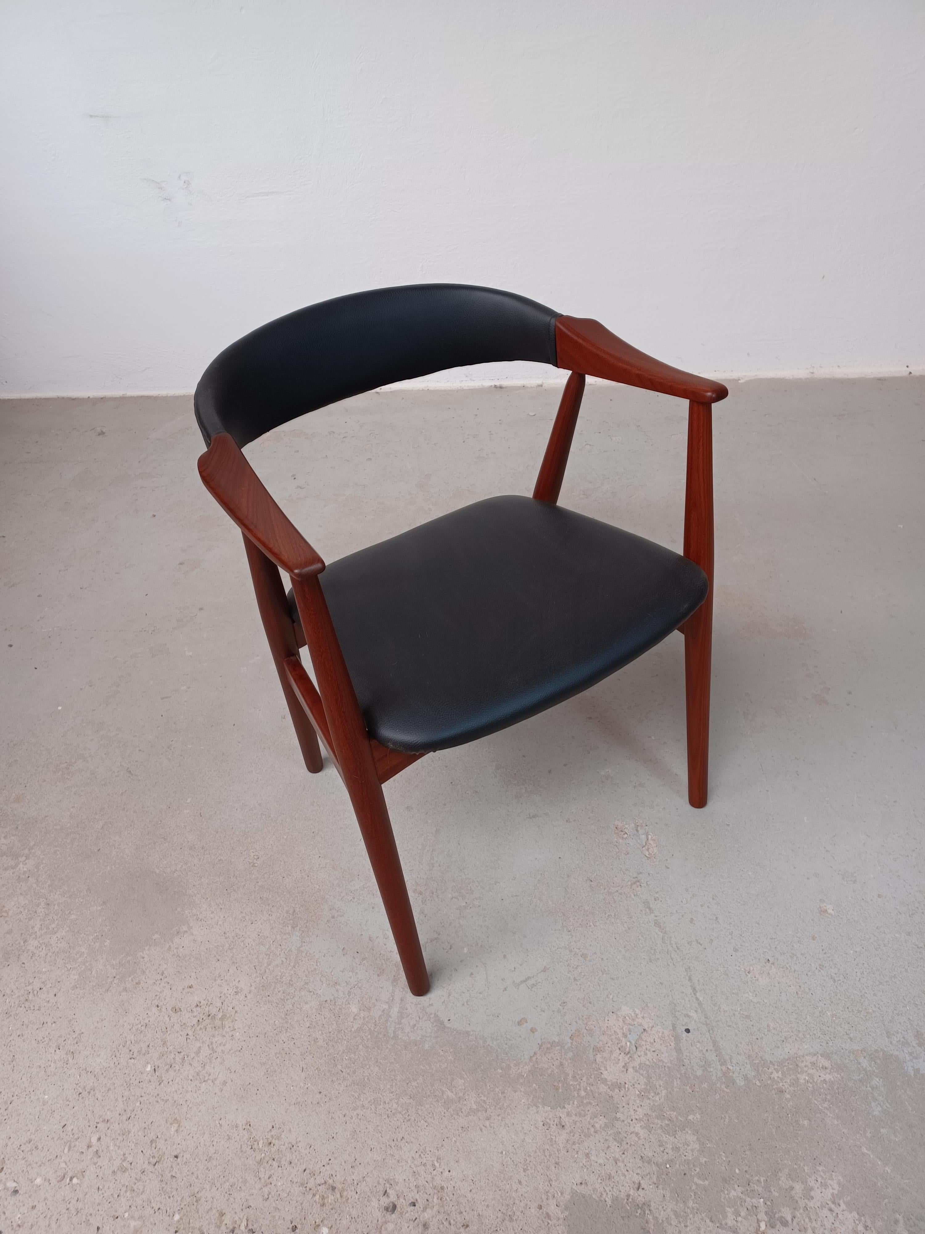 Th. Harlev Teak Armchair Reupholstered in Black Leather. Excellent Condition For Sale 7