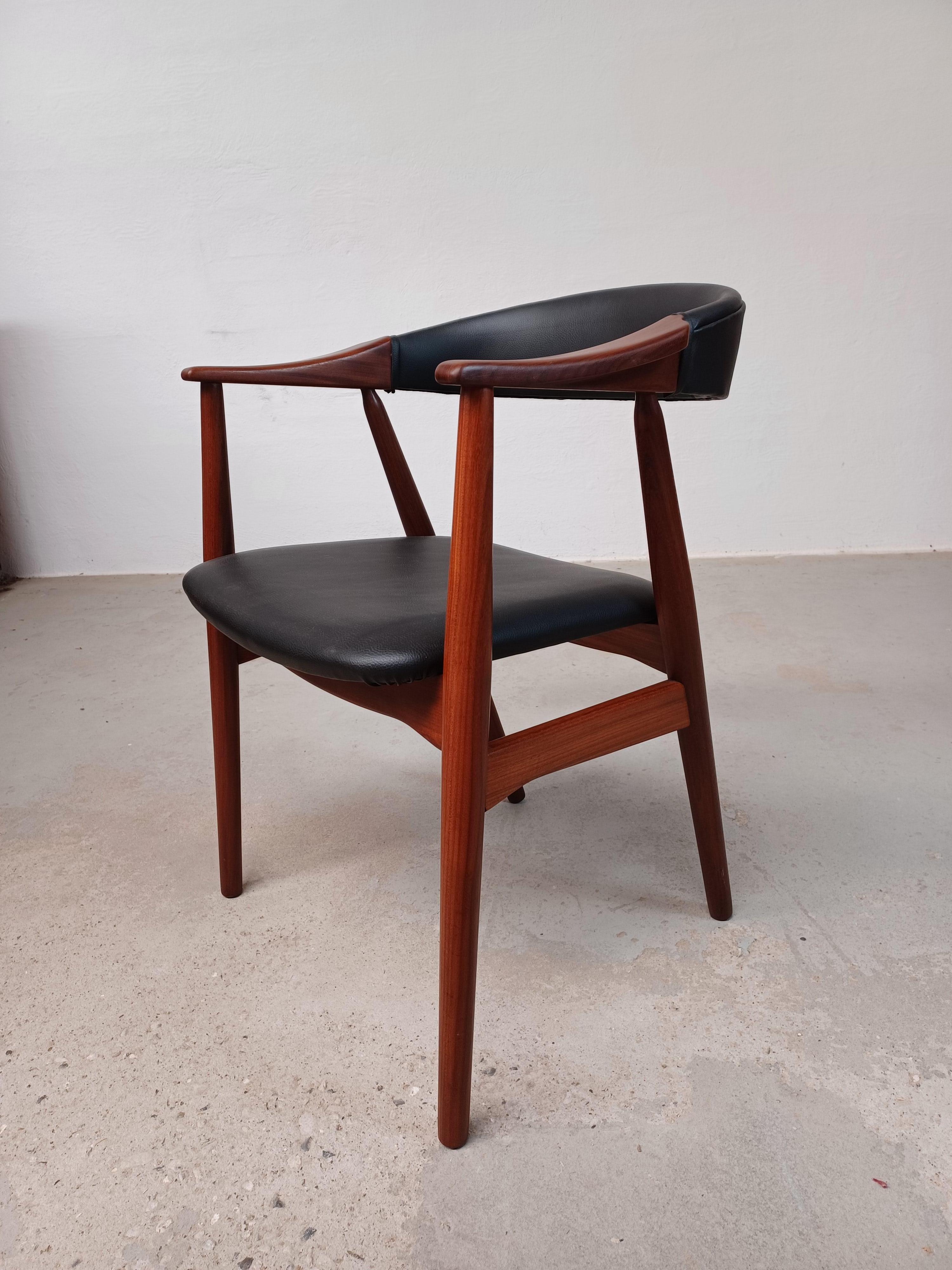 Mid-20th Century Th. Harlev Teak Armchair Reupholstered in Black Leather. Excellent Condition For Sale