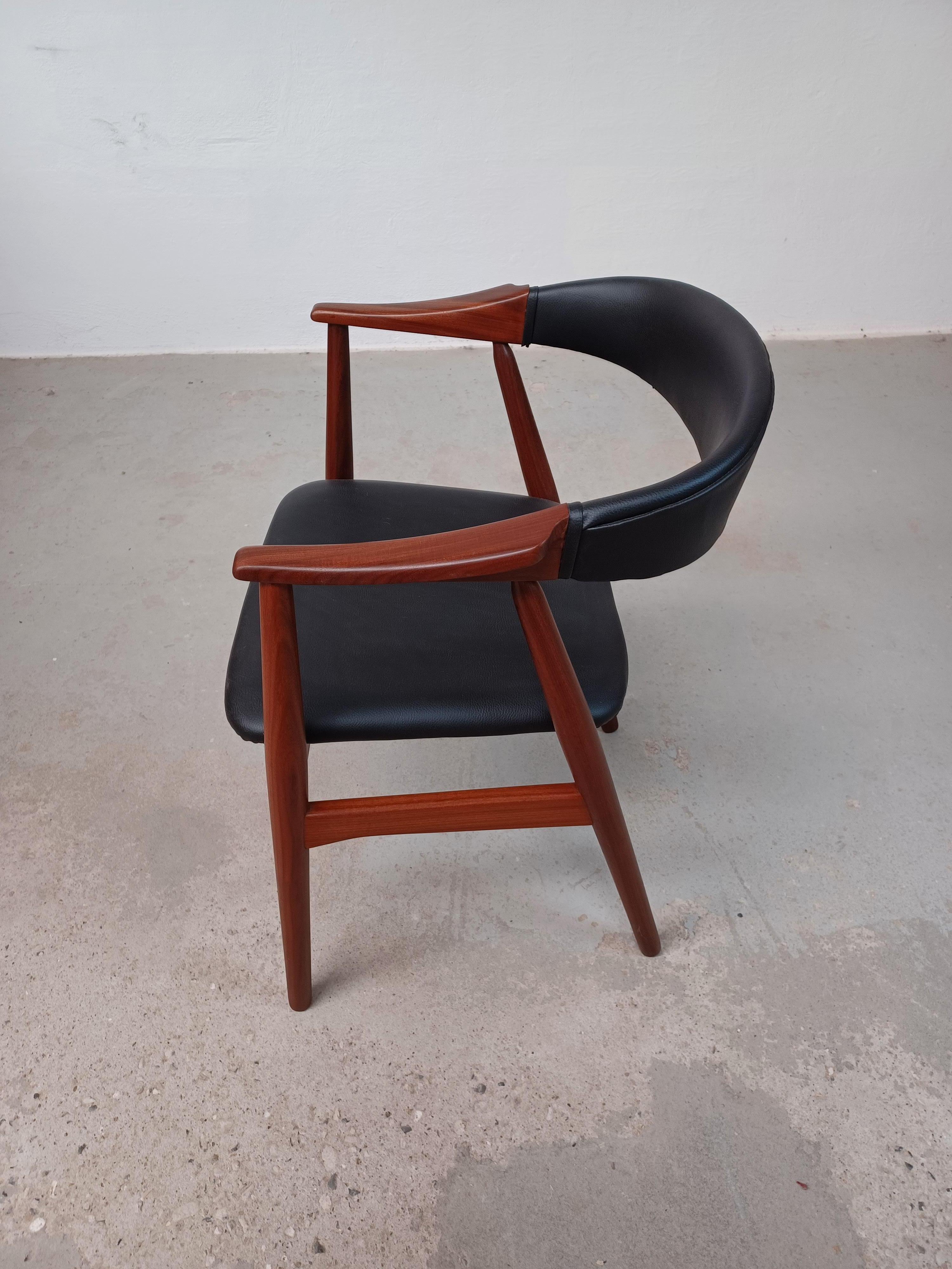 Th. Harlev Teak Armchair Reupholstered in Black Leather. Excellent Condition For Sale 1