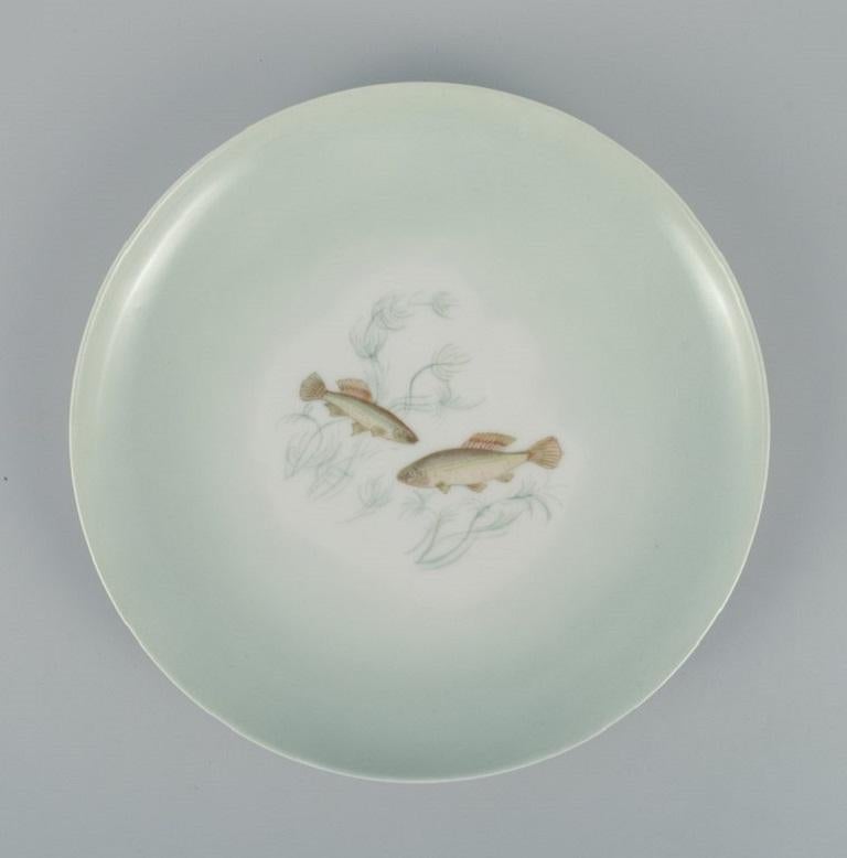 Th. Karlinder for Bing & Grondahl, Six Dinner Plates with Fish Motifs In Excellent Condition For Sale In Copenhagen, DK