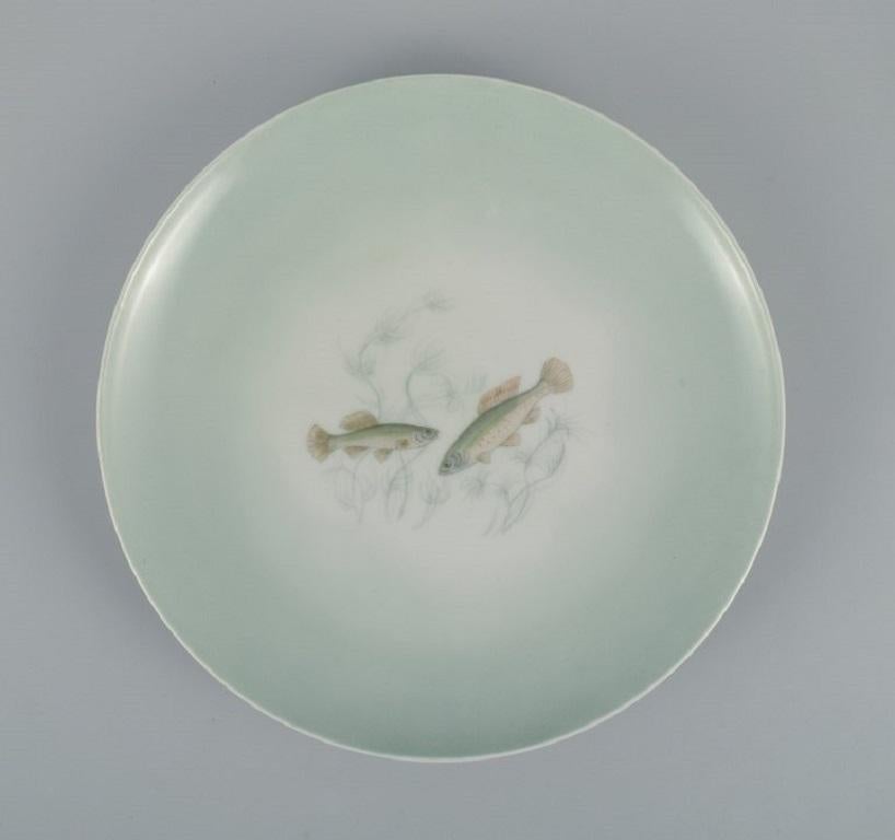 Milieu du XXe siècle Th. Karlinder pour Bing & Grondahl. Six assiettes plates à motifs de poisson en vente