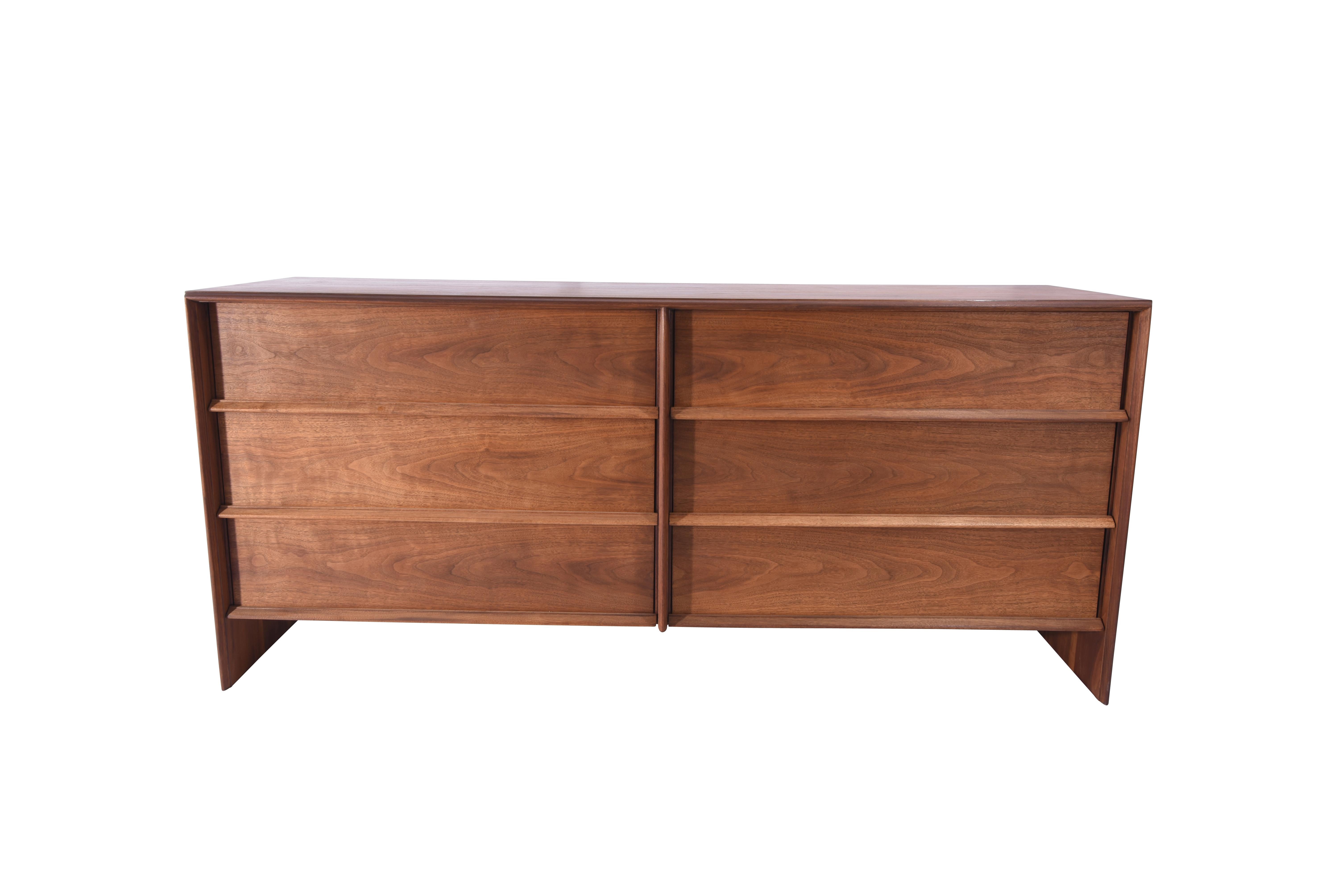 6-drawer dresser by T.H Robsjohn-Gibbings for Widdicomb. Walnut has been fully restored in natural oil rubbed finish. Top 2 drawers on both sides retain the original dividers, and pullout / pull-out trays for smaller items, which are
