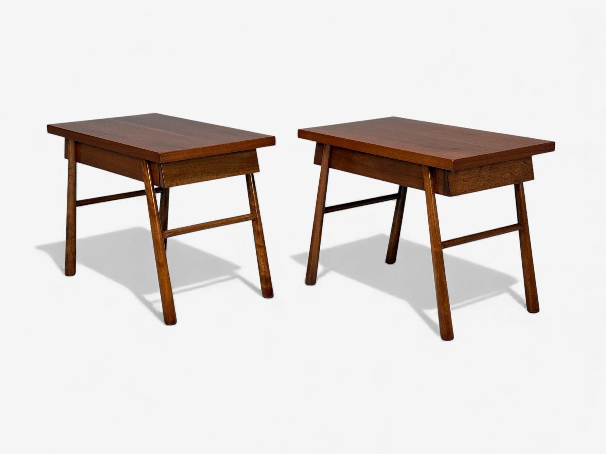 Mid-Century Modern T.H. Robsjohn-Gibbings, American Modern, Mahogany, End Tables, USA, 1950s en vente