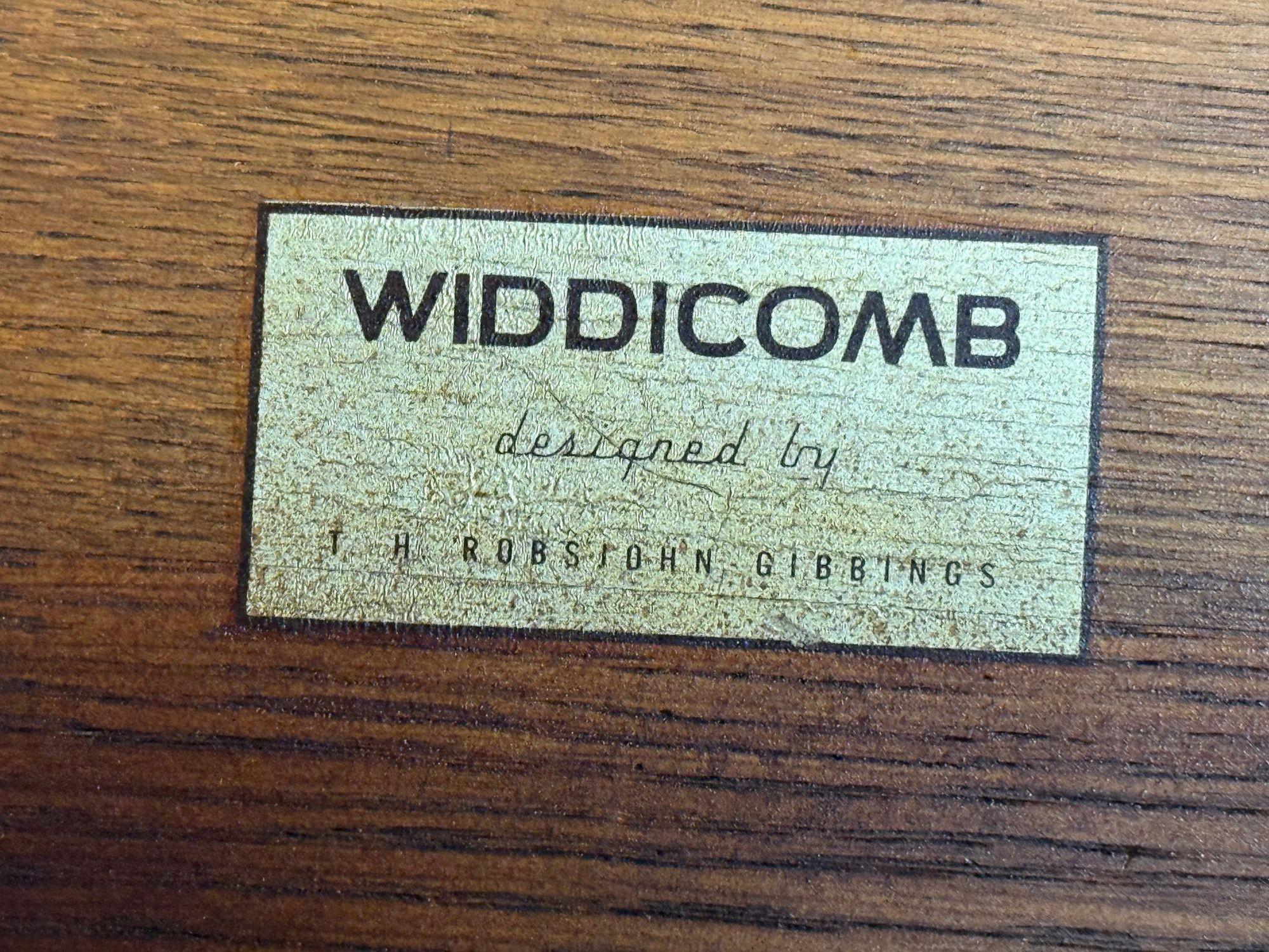 Milieu du XXe siècle T.H. Robsjohn-Gibbings, American Modern, Mahogany, End Tables, USA, 1950s en vente