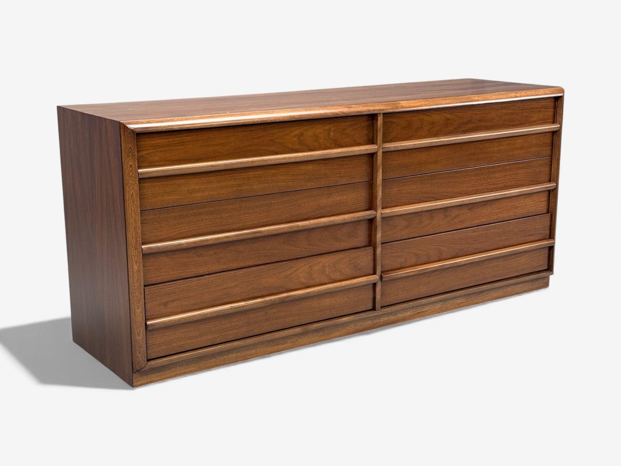 Mid-Century moderno T.H. Robsjohn-Gibbings, American Modern, Walnut, Dresser, USA 1960s in vendita