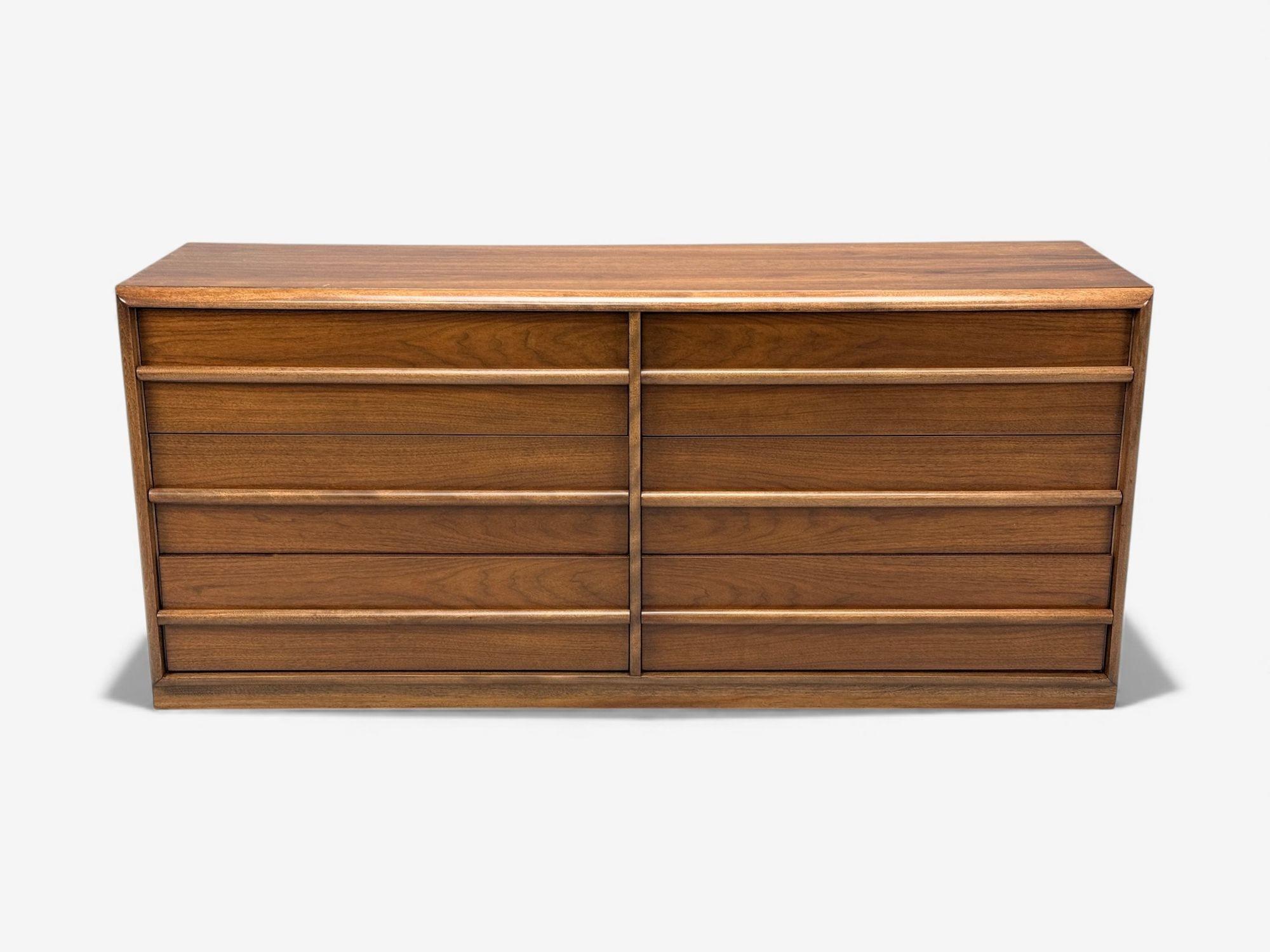 Americano T.H. Robsjohn-Gibbings, American Modern, Walnut, Dresser, USA 1960s in vendita