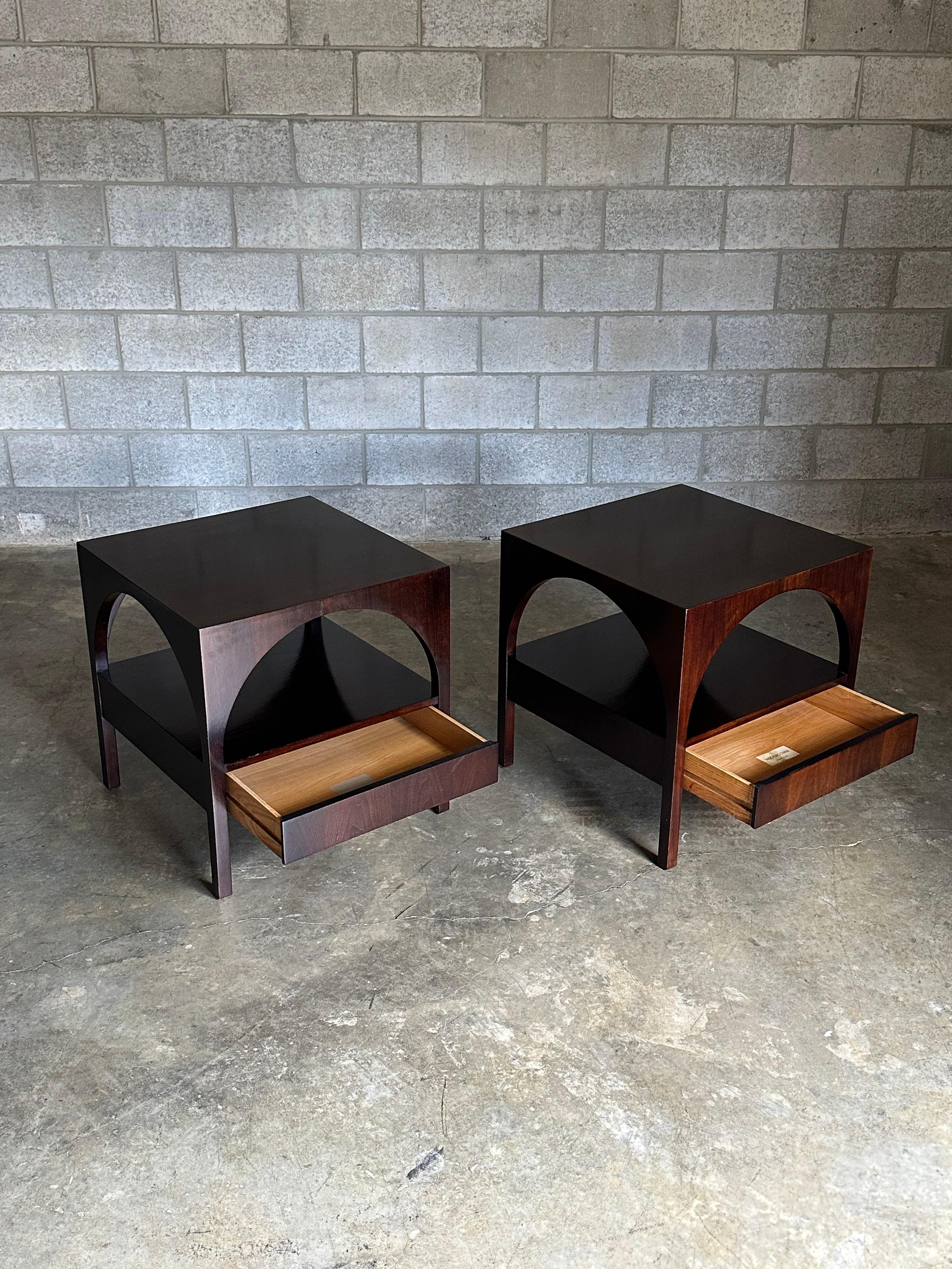 T.H. Robsjohn-Gibbings Arch Colosseum Side Tables / Nightstands for Widdicomb In Good Condition In St.Petersburg, FL