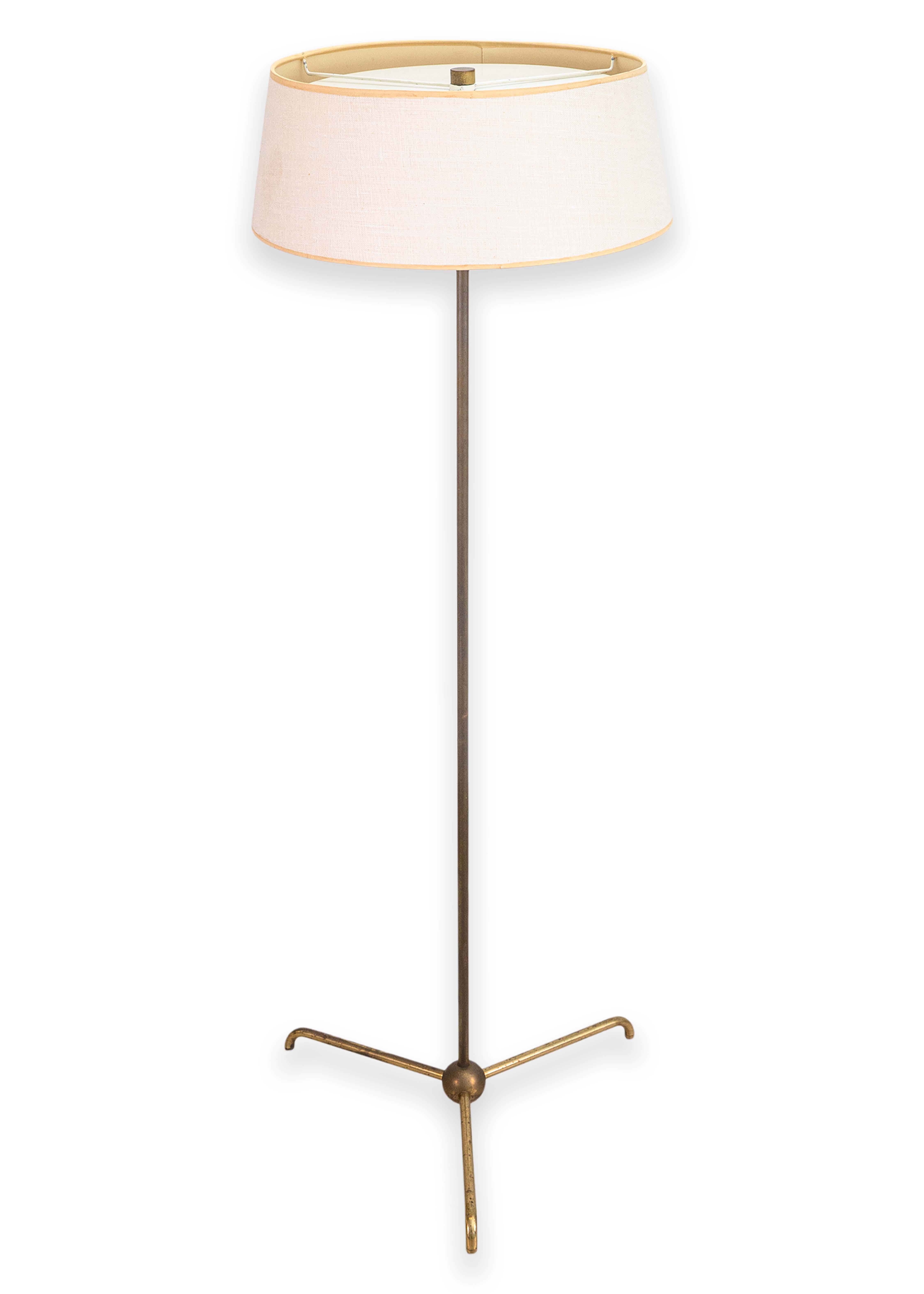 T.H. Robsjohn-Gibbings Lámpara de pie de latón para Hansen Lighting New York Circa 1950s en venta 4