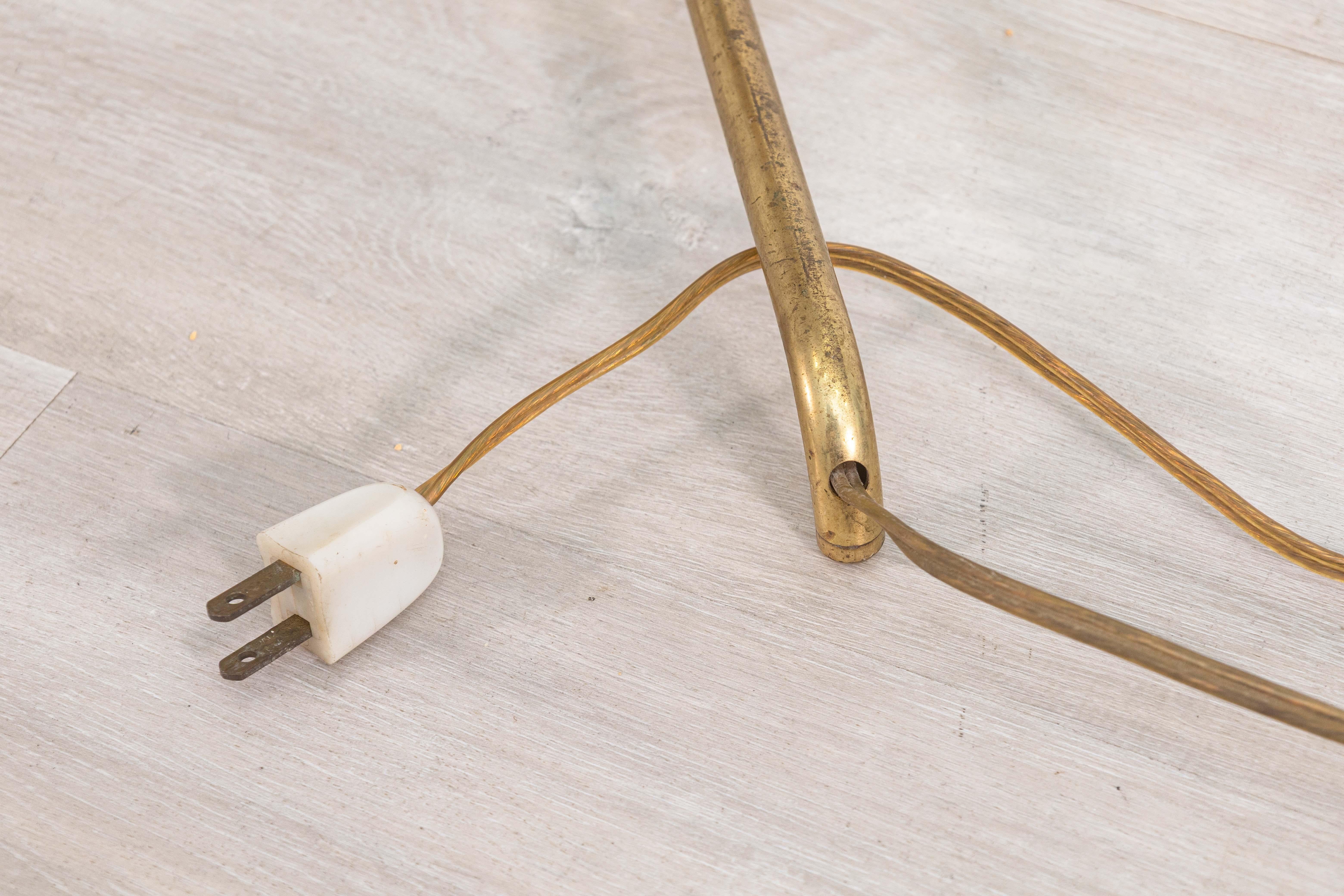 T.H. Robsjohn-Gibbings Lámpara de pie de latón para Hansen Lighting New York Circa 1950s en venta 3