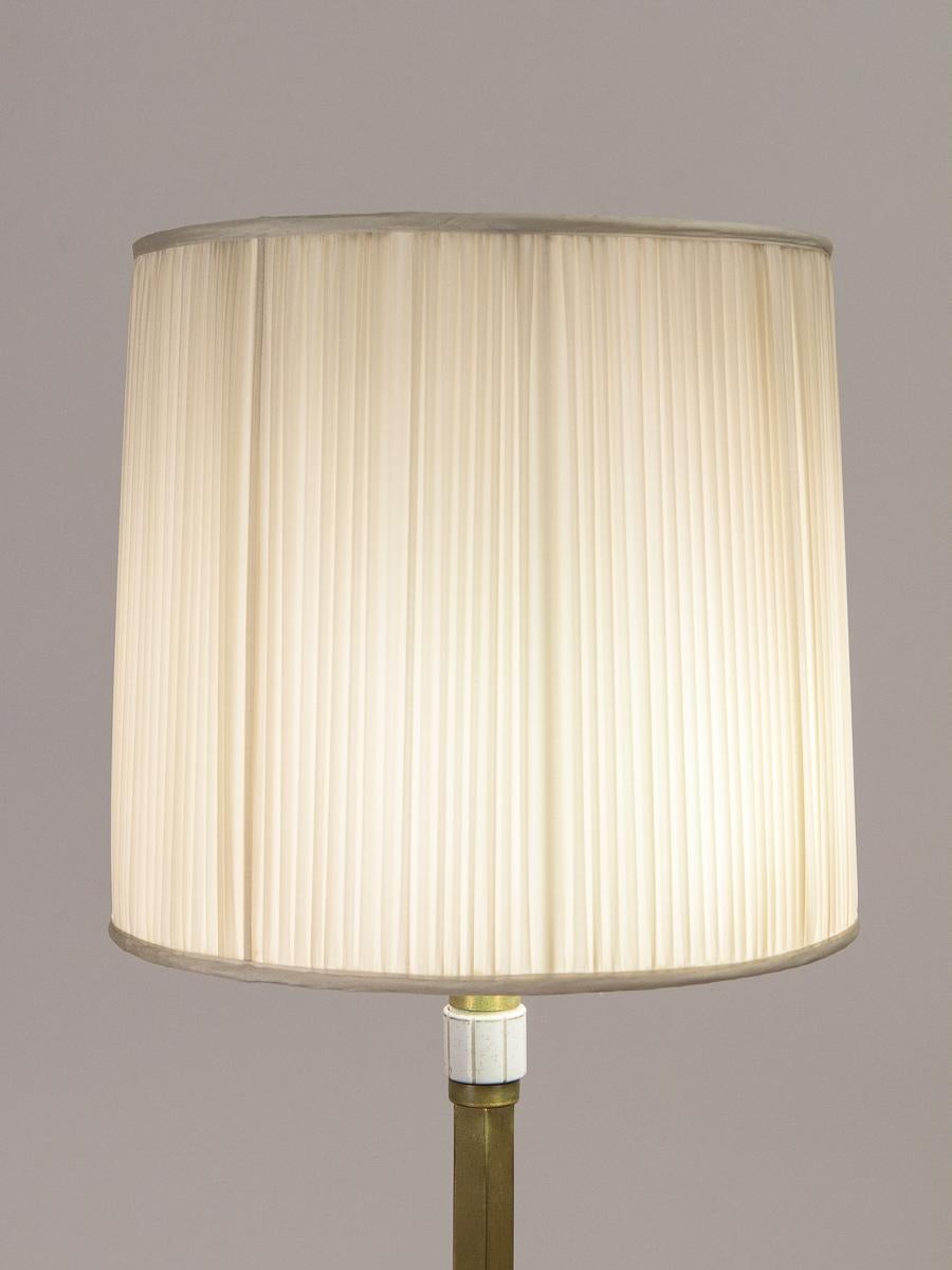 T.H. Robsjohn-Gibbings Brass Floor Lamp In Good Condition For Sale In Brooklyn, NY