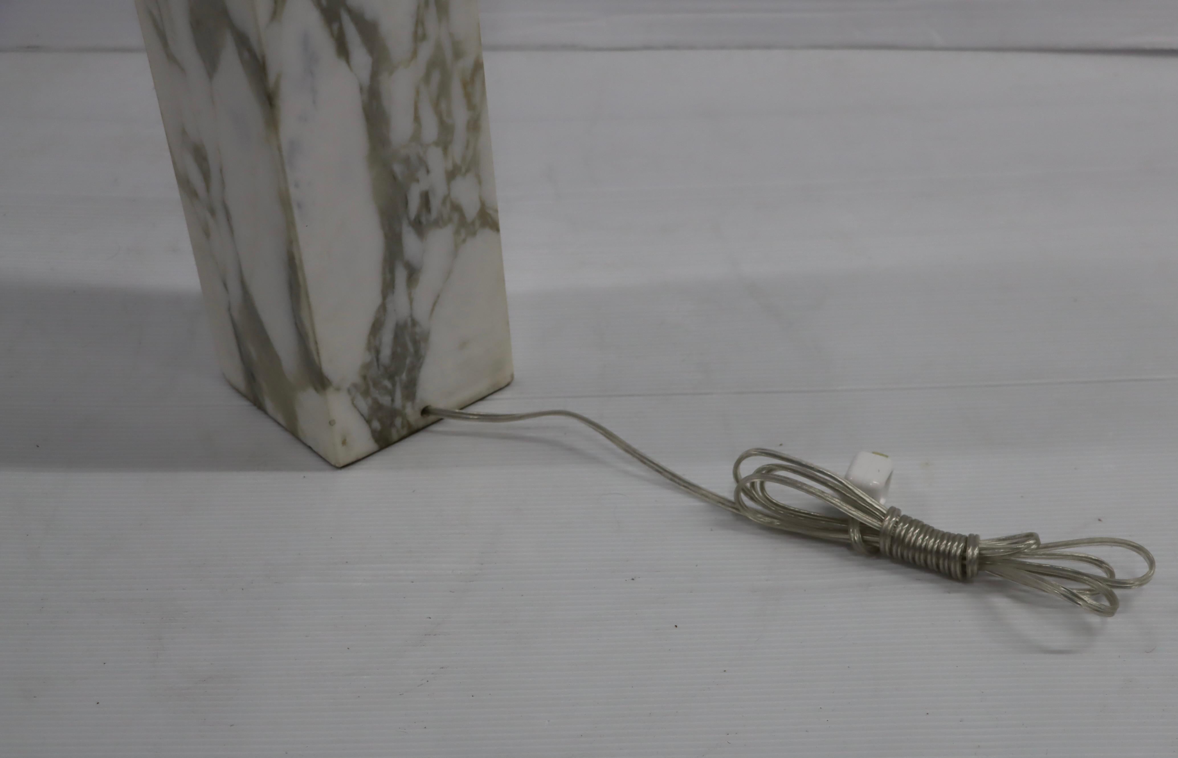 T.H. Robsjohn Gibbings Carrara Marble Table Lamp with Brass Hardware 4