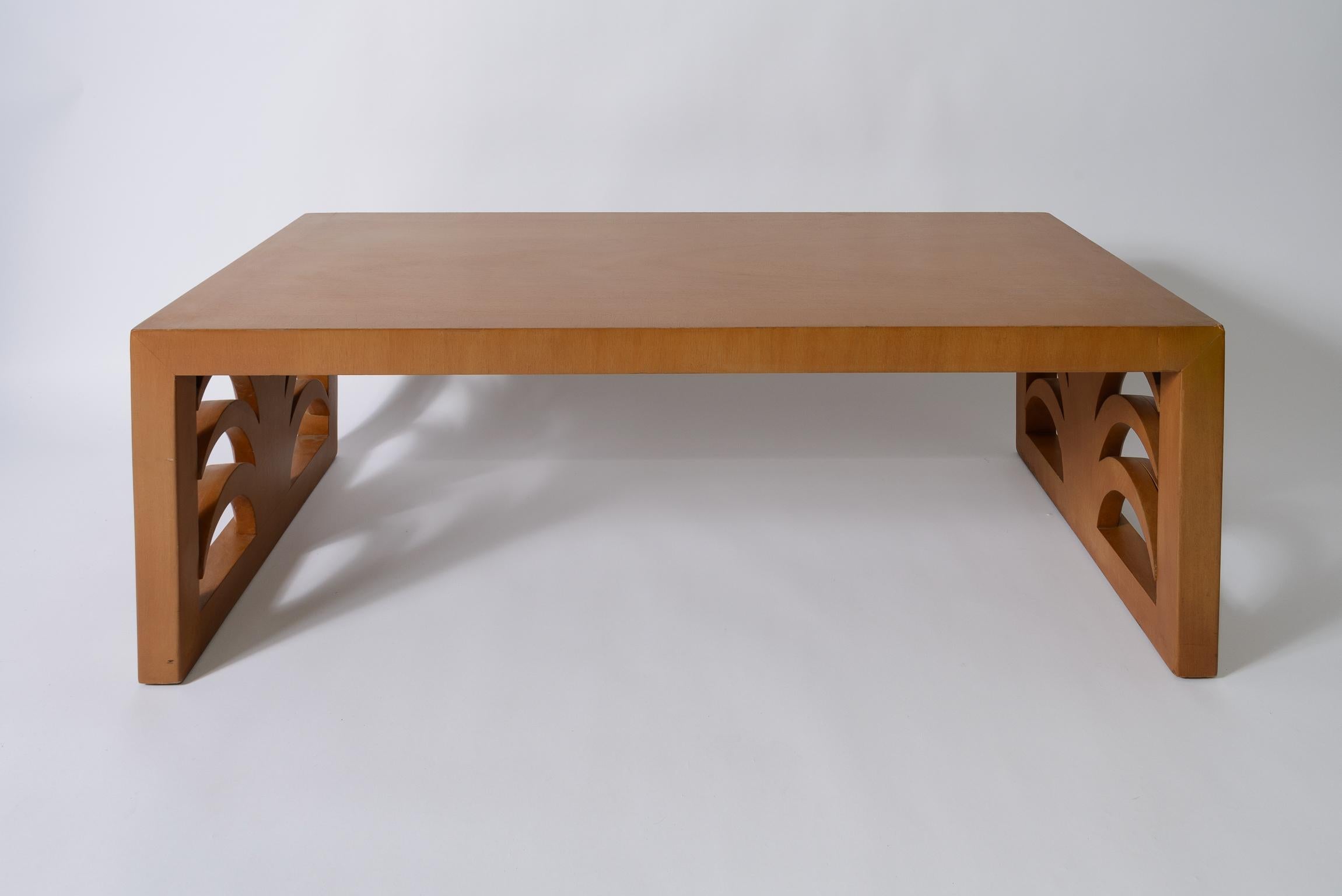 Table en palmier sculpté en acajou blanchi
Conçu par TH Robsjohn-Gibbings
Fabriqué par Widdicomb
Finition originale
Décalcomanie de l'eau des fabricants