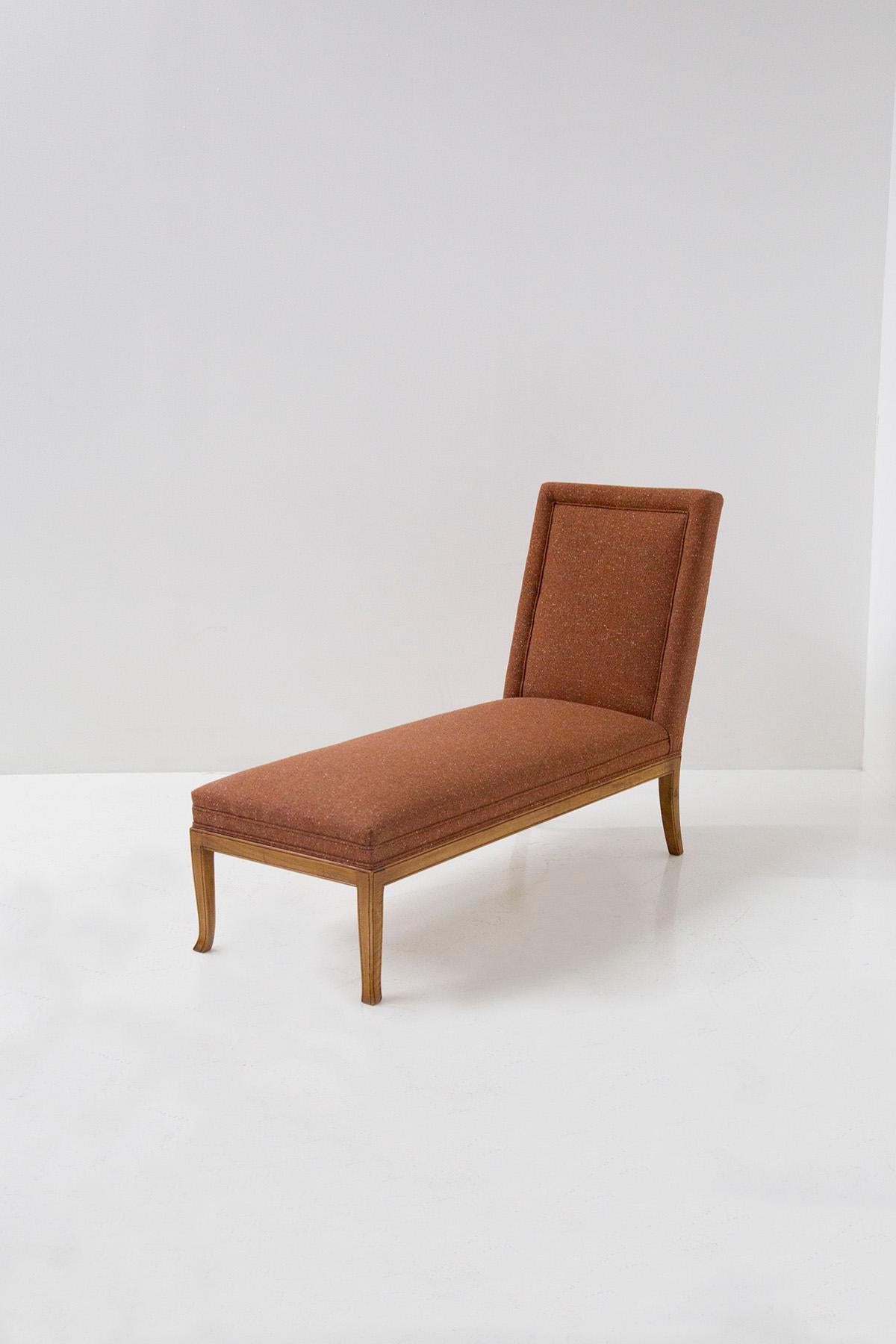 Elegant chaise lounge from the 1960s by the great American designer T.H. Robsjohn-Gibbings . The chaise lounge is the perfect piece of furniture in the Classic American style, where elegance and comfort are the masters. The chaise lounge is restored