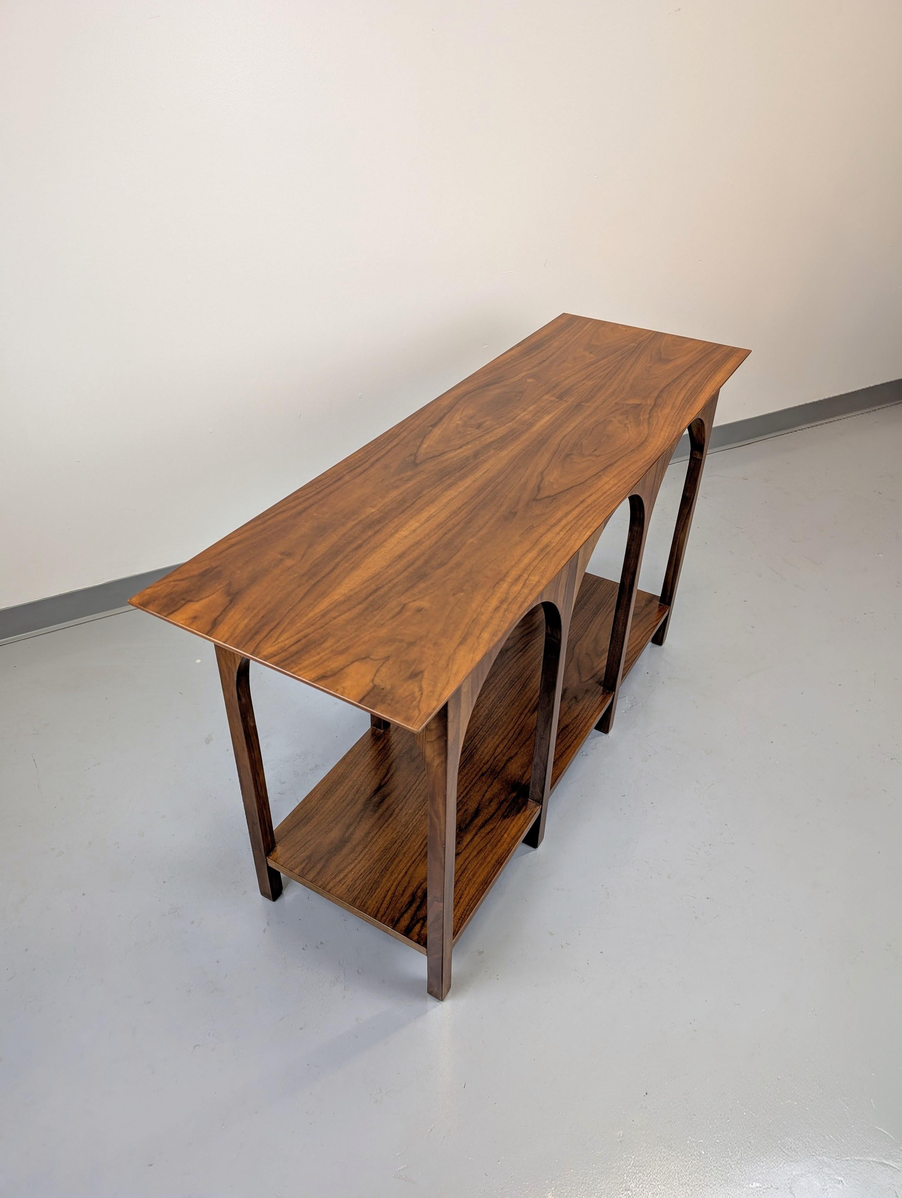 T.H. Robsjohn-Gibbings Colosseum Walnut Console Table Model #3360 for Widdicomb en venta 2