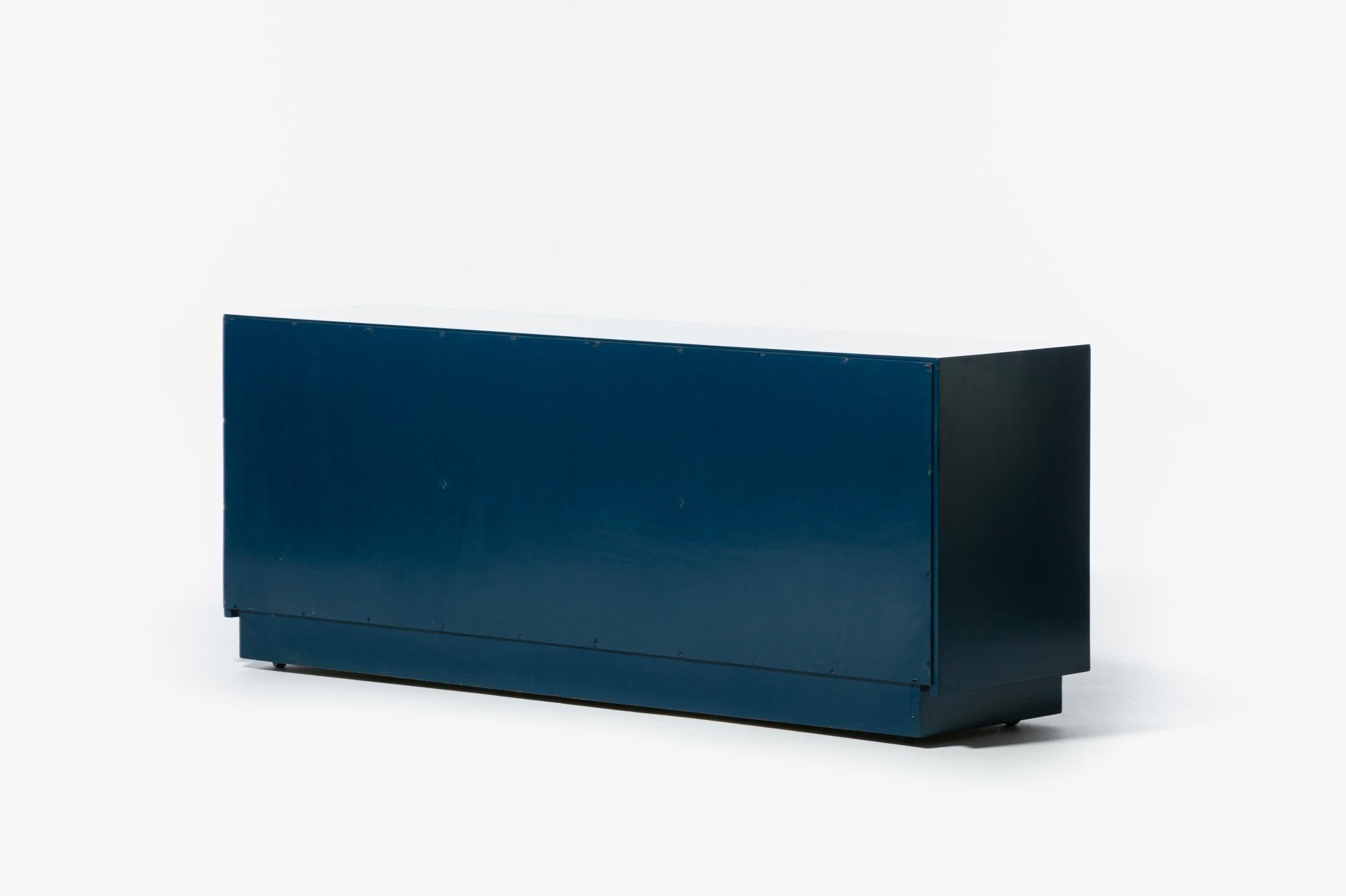 T.H. Robsjohn Gibbings Credenza for Widdicomb in Blue Lacquer with Nickel Pulls For Sale 4
