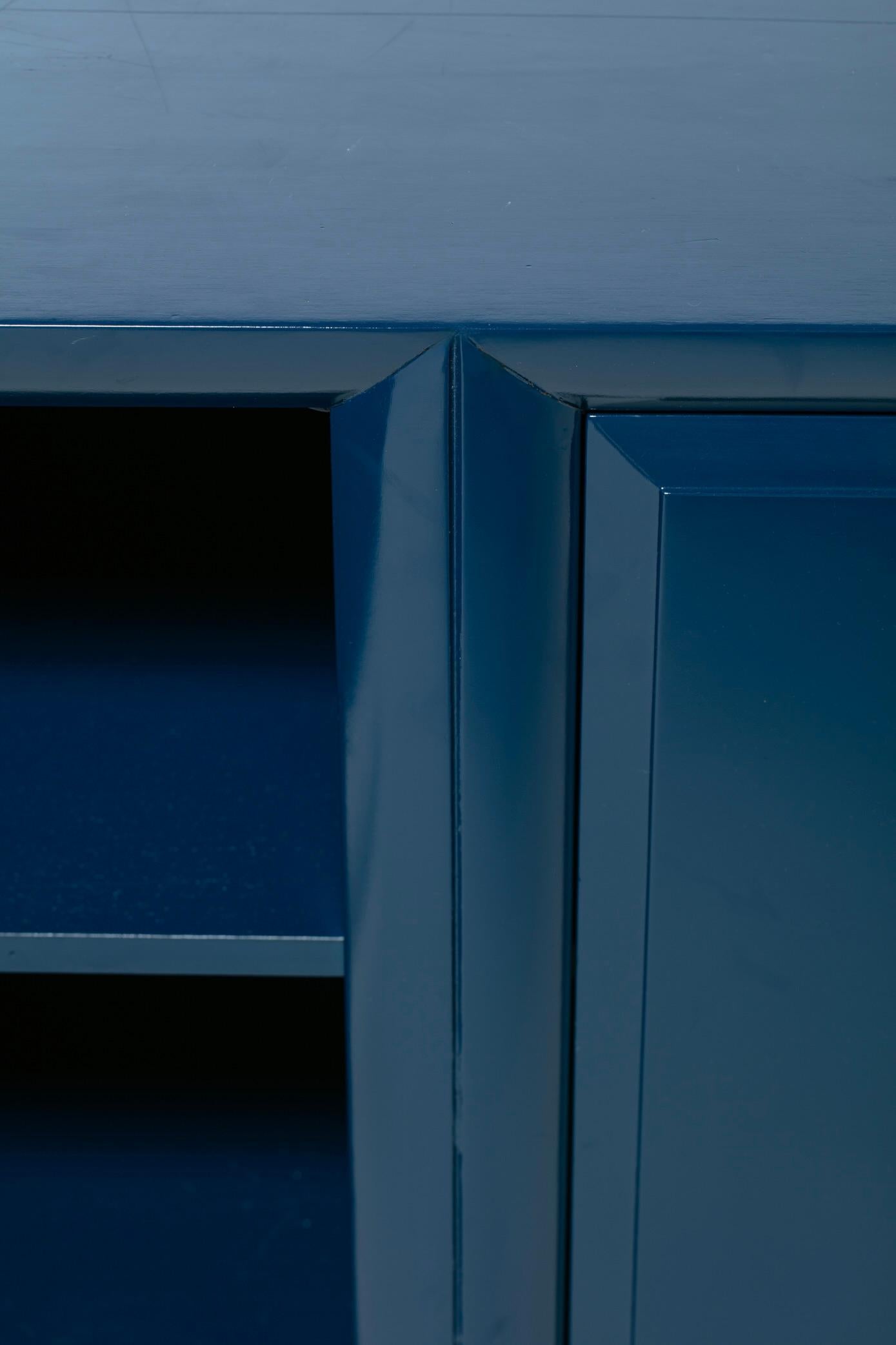 T.H. Robsjohn Gibbings Credenza for Widdicomb in Blue Lacquer with Nickel Pulls For Sale 9