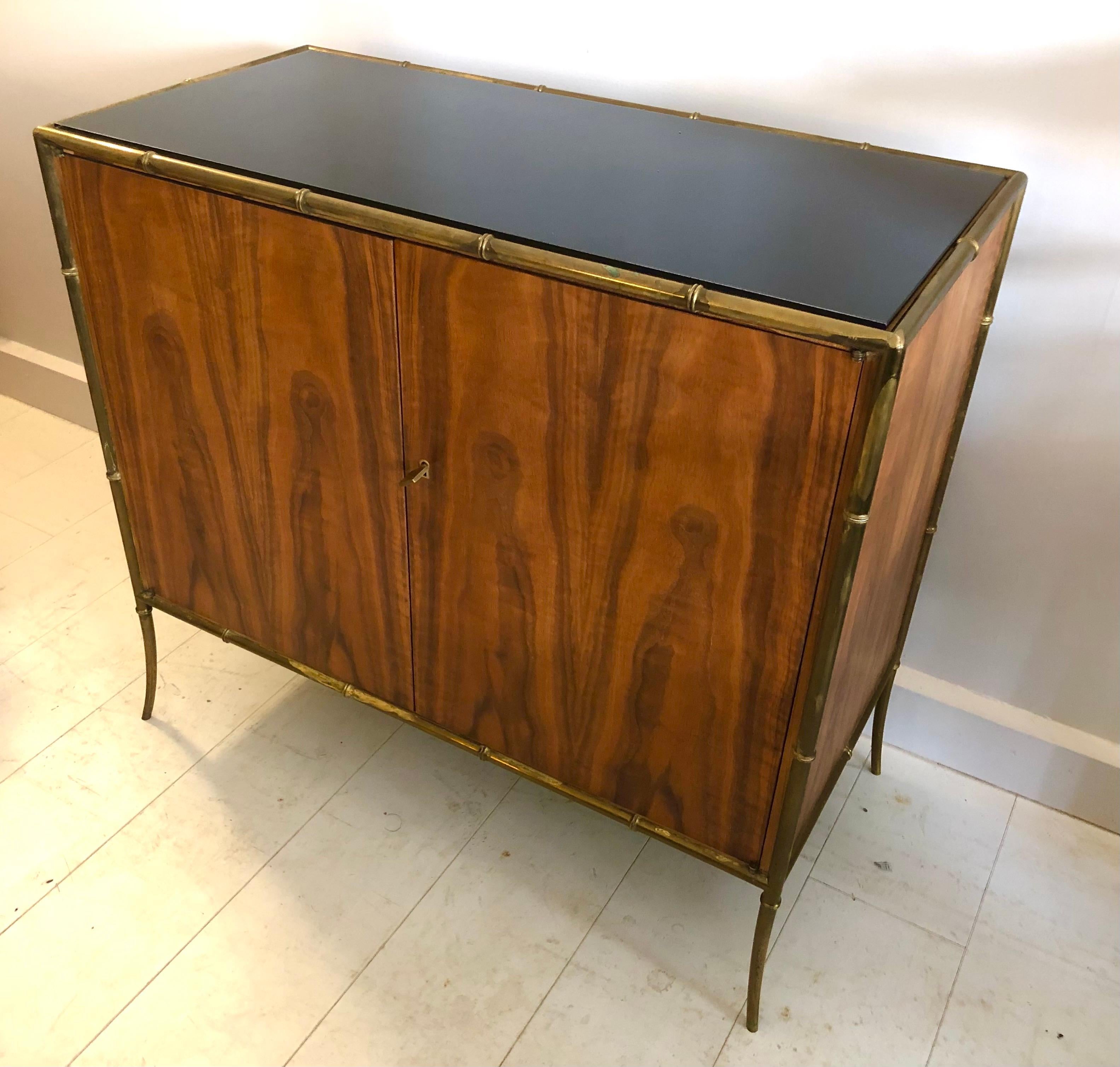 Mid-Century Modern T.H. Bar/armoire personnalisée Robsjohn-Gibbings pour la résidence Kandell en vente