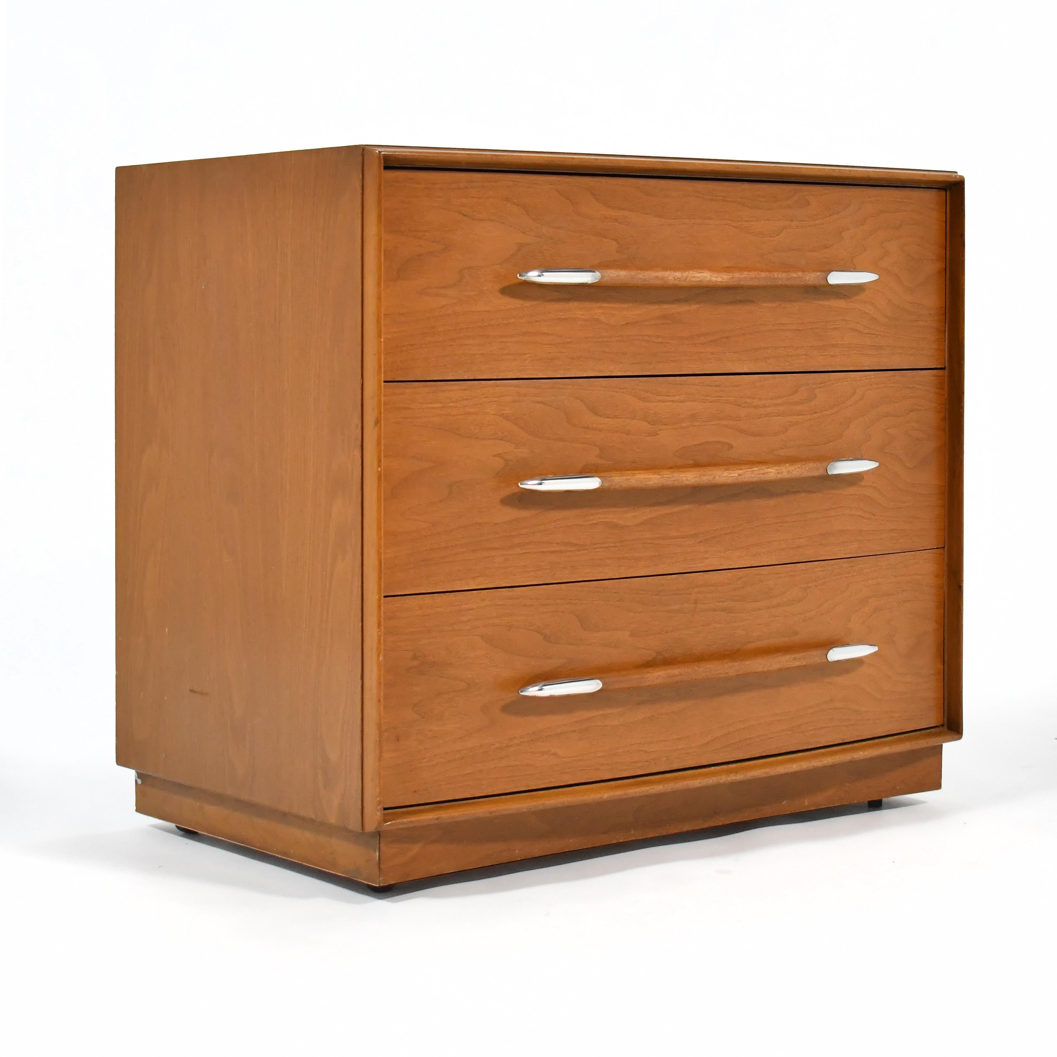 This stunning dresser by T.H. Robsjohn-Gibbings for Widdicomb is impeccably designed and expertly crafted. The walnut case has is exquisitely detailed with the curved front and elegant spear-shaped silver pulls.

30.25
