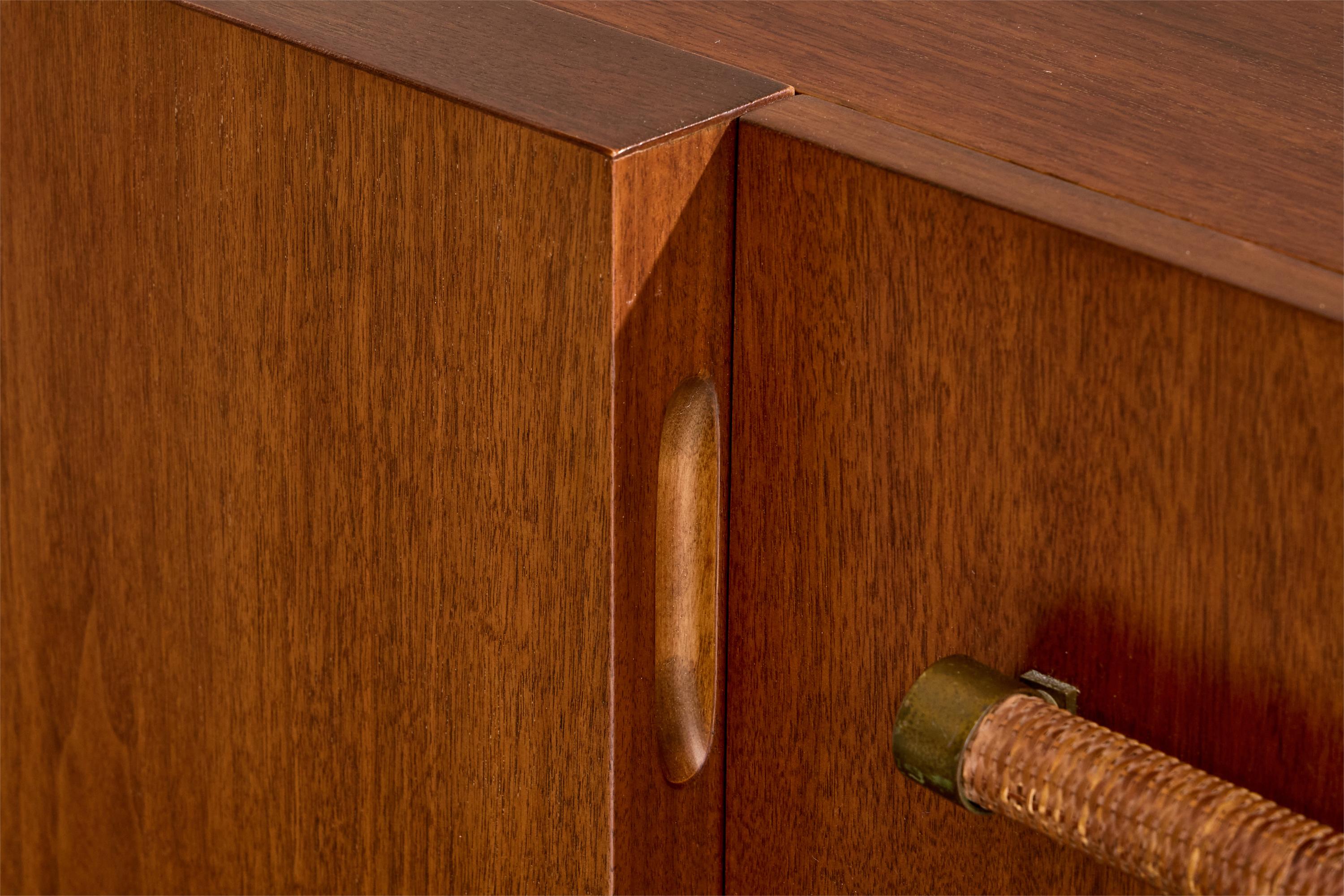 T.H. Robsjohn-Gibbings, commode, noyer, laiton, rotin, États-Unis, années 1950 en vente 5