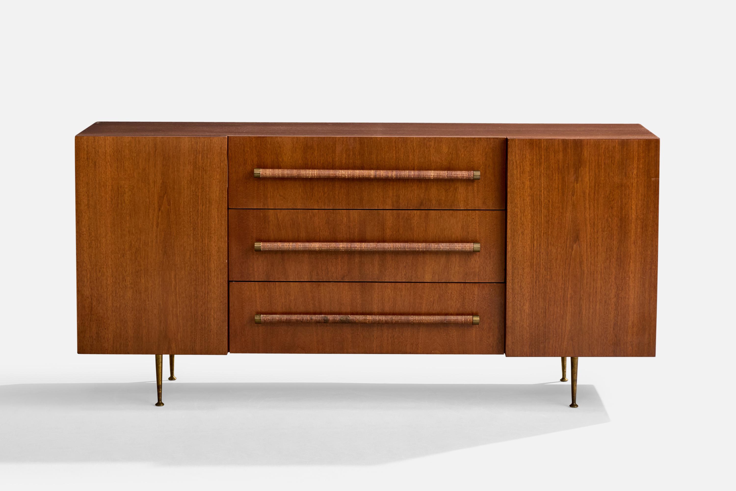 T.H. Robsjohn-Gibbings, commode, noyer, laiton, rotin, États-Unis, années 1950 Bon état - En vente à High Point, NC