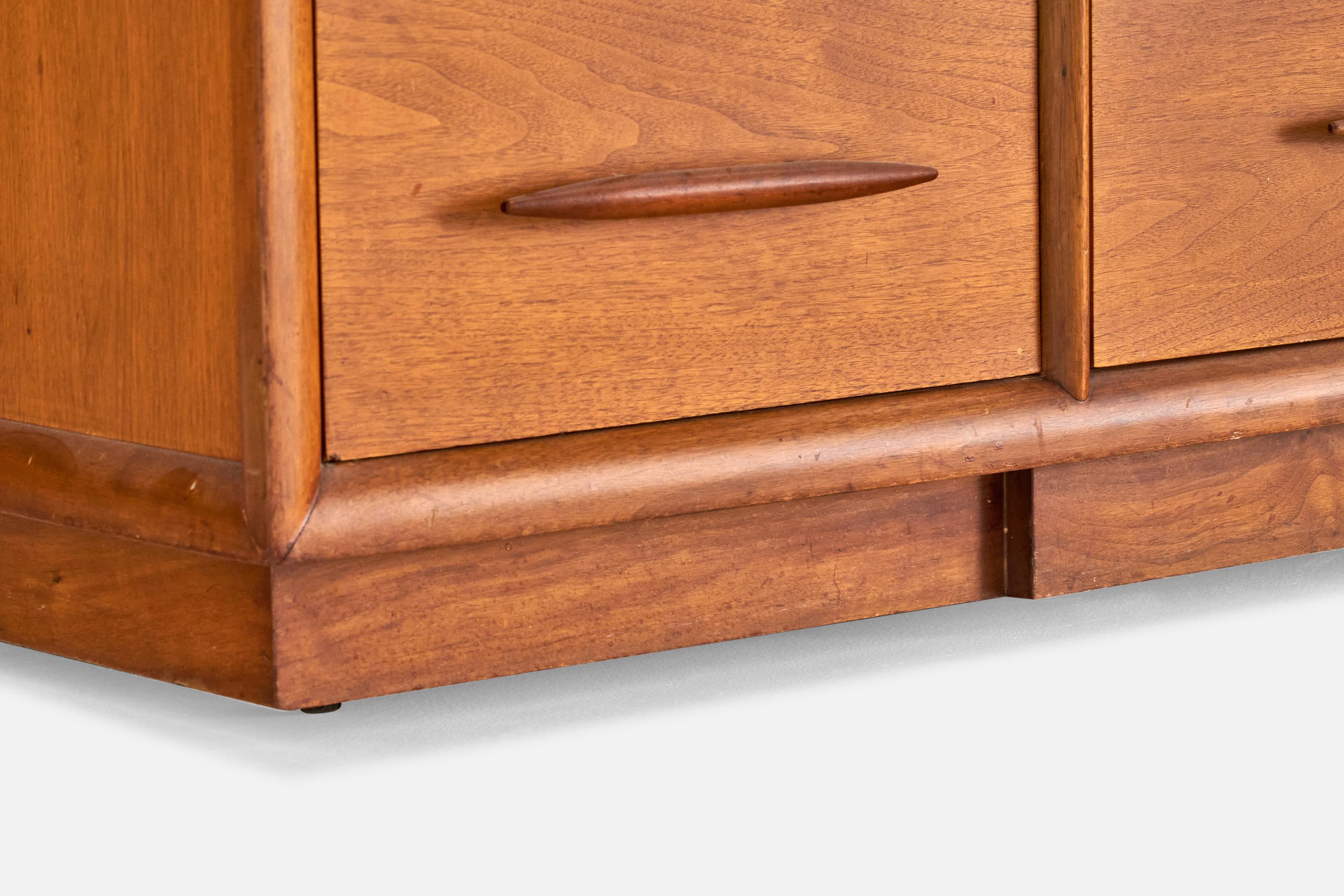 Mid-20th Century T.H. Robsjohn-Gibbings, Dresser, Walnut, USA, 1950s For Sale