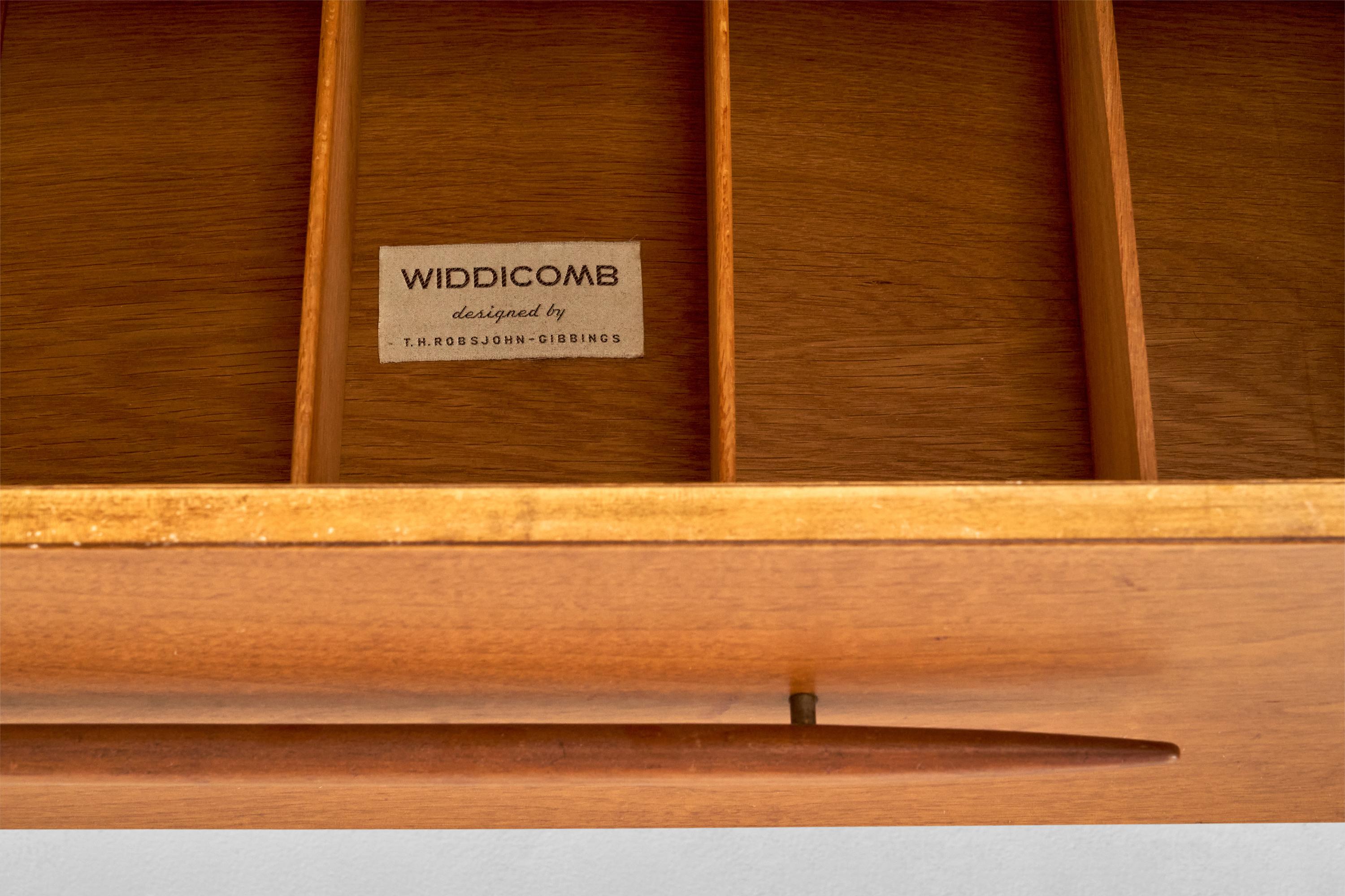 T.H. Robsjohn-Gibbings, Dresser, Walnut, USA, 1950s For Sale 3