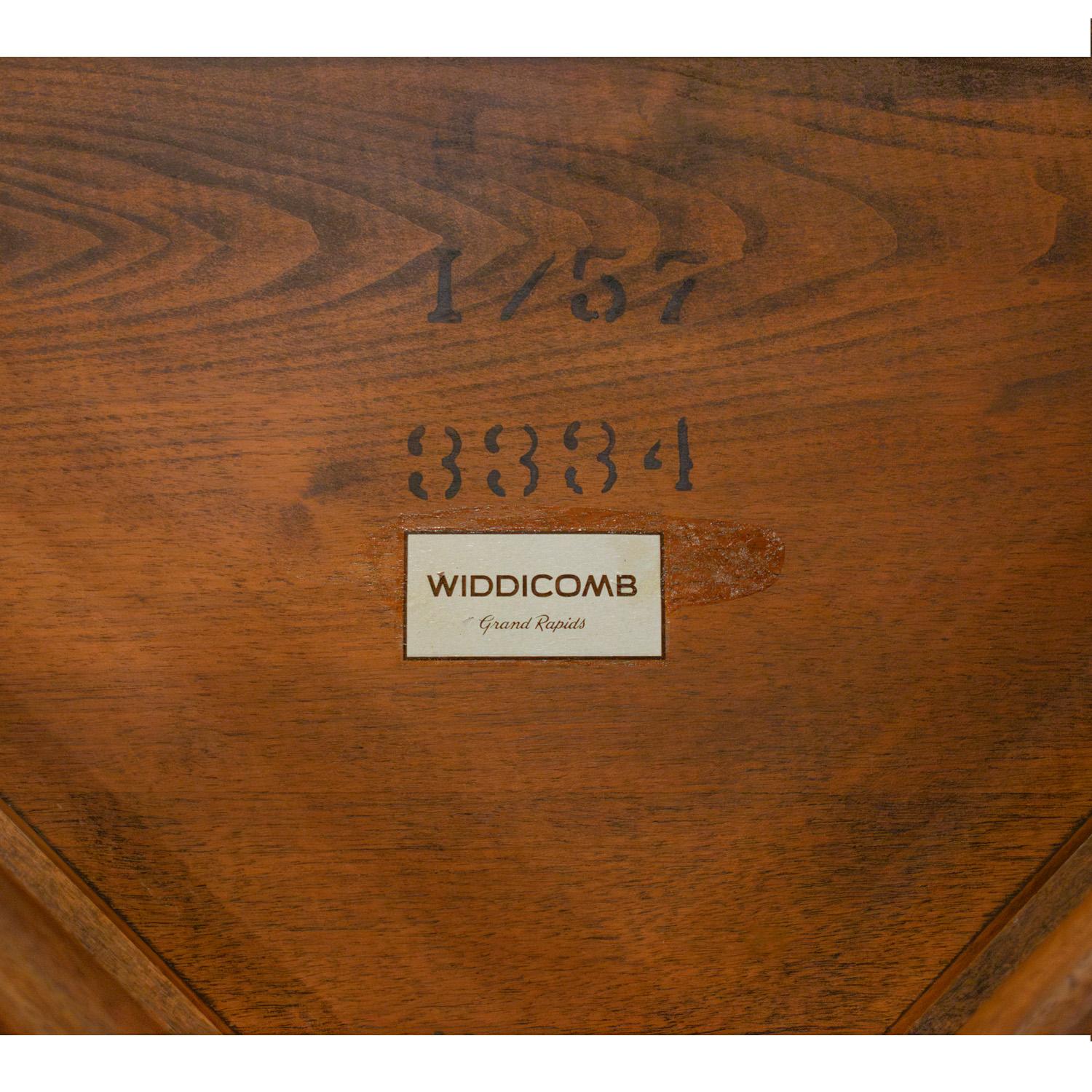 T.H. Robsjohn-Gibbings Elegant End Table in Walnut with Stretchers 1957 (Signed) In Excellent Condition For Sale In New York, NY