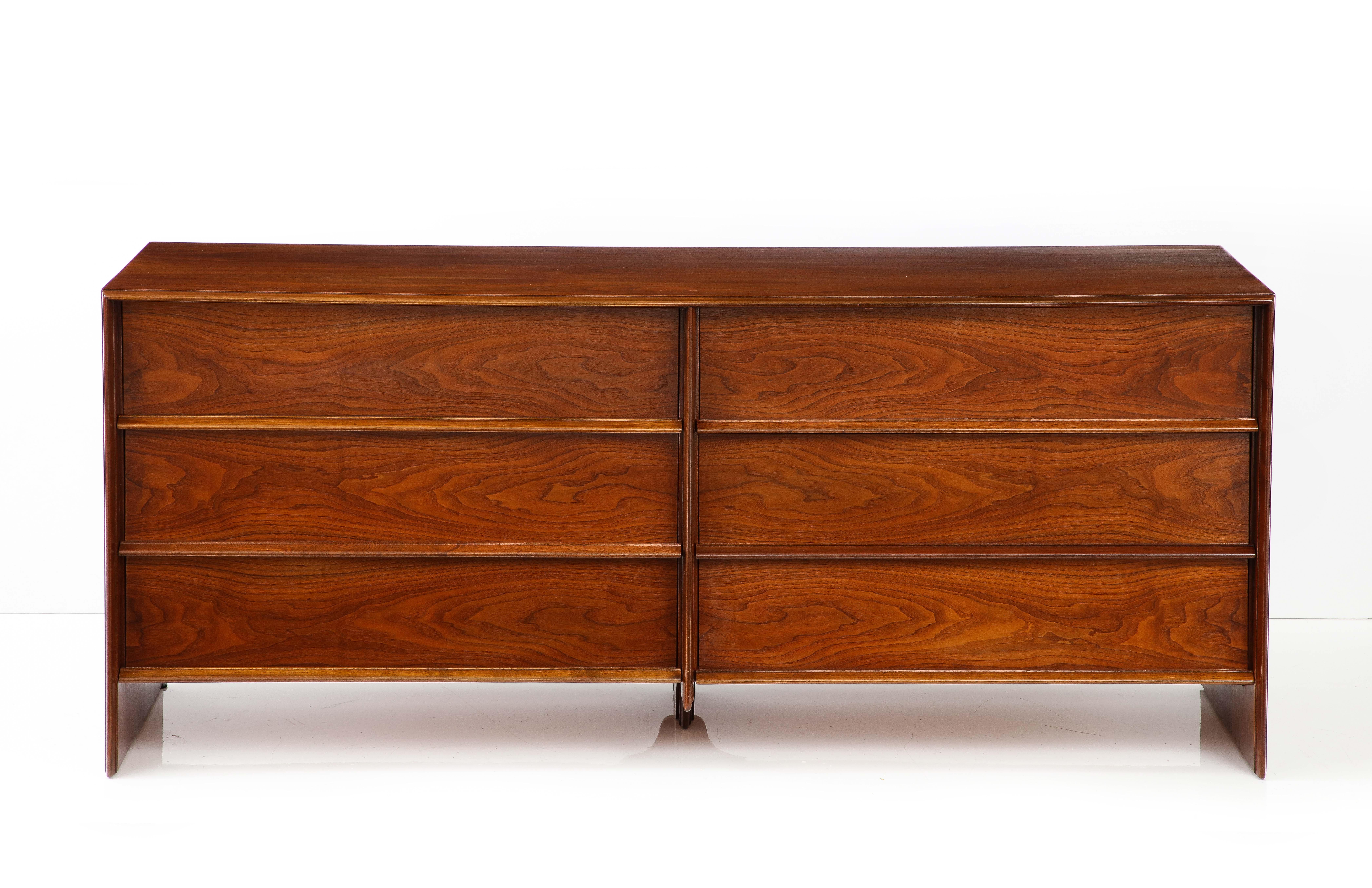 1960's Mid-Century Modern solid walnut 6 drawer dresser designed by T.H. Robsjohn Gibbings for Widdicomb, Fully restored with minor wear and patina due to age and use.
