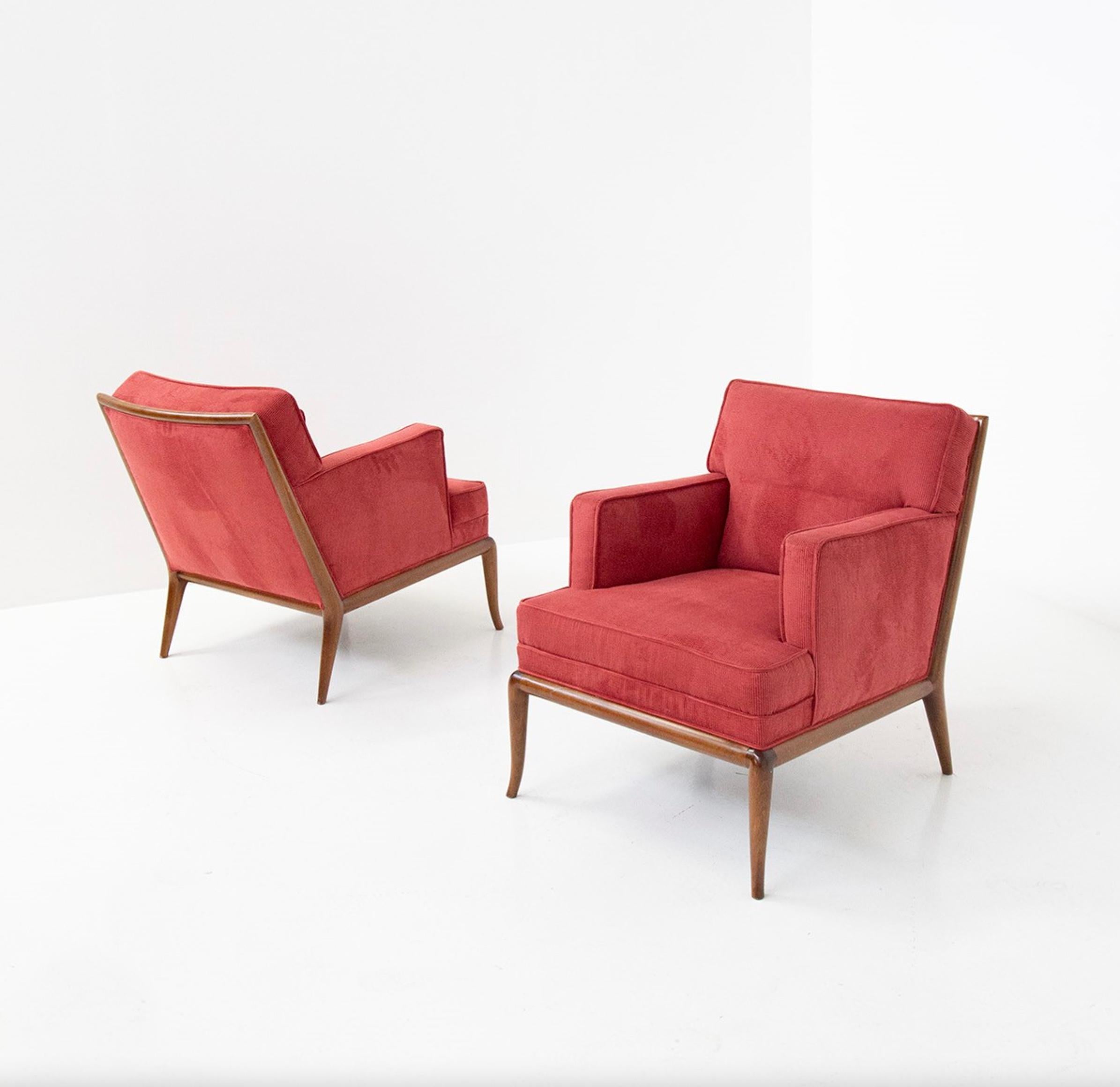 Pair of American midcentury lounge / armchairs with velvet red fabric upholstery with removable seat cushions and a walnut frame, made in the USA for WIDDICOMB Furniture around 1950
Good condition
Price for the pair.