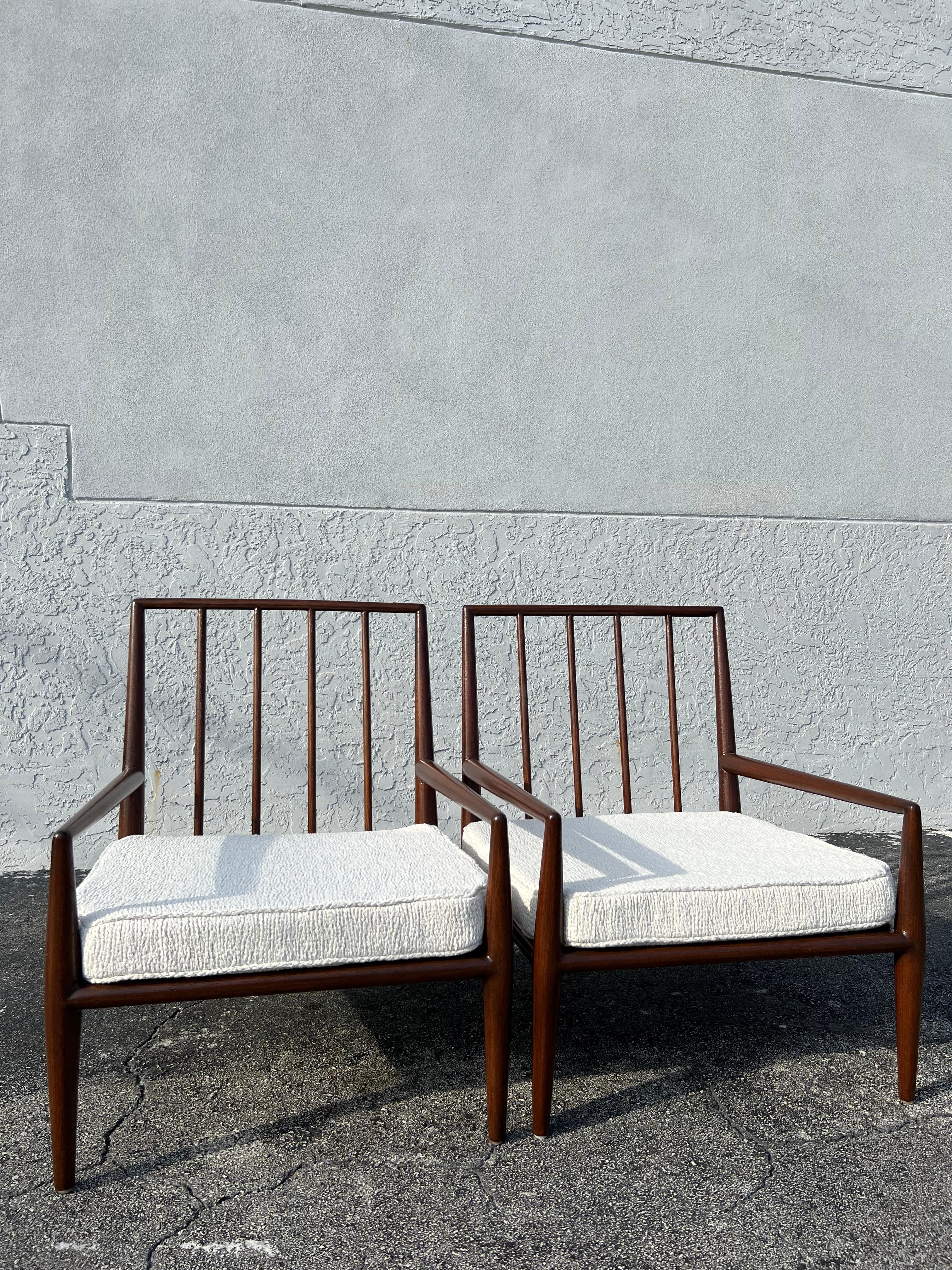 Mid-Century Modern T.H Robsjohn-Gibbings for Widdicomb Attributed Lounge Chairs, a Pair For Sale