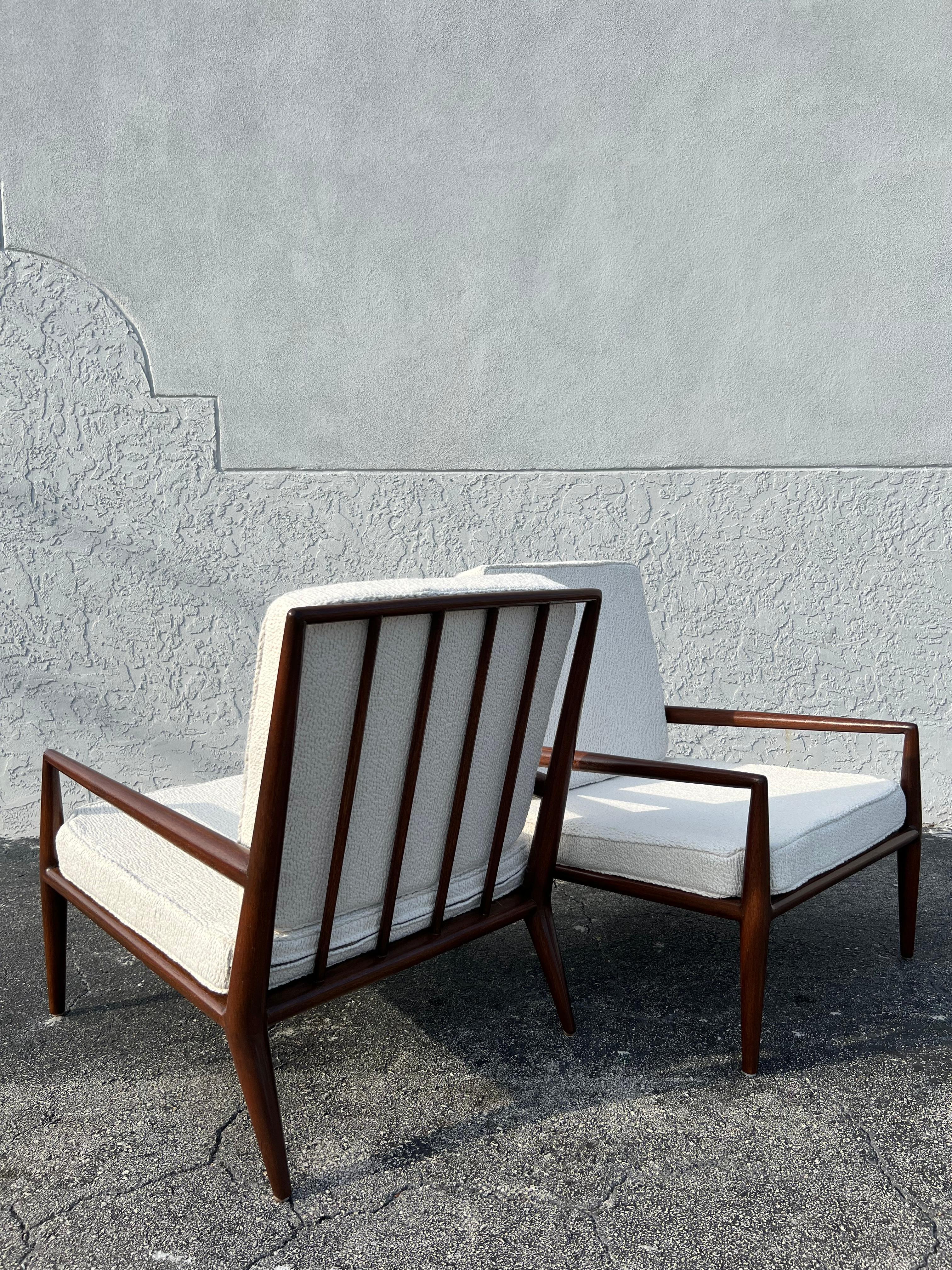 T.H Robsjohn-Gibbings for Widdicomb Attributed Lounge Chairs, a Pair In Good Condition For Sale In West Palm Beach, FL