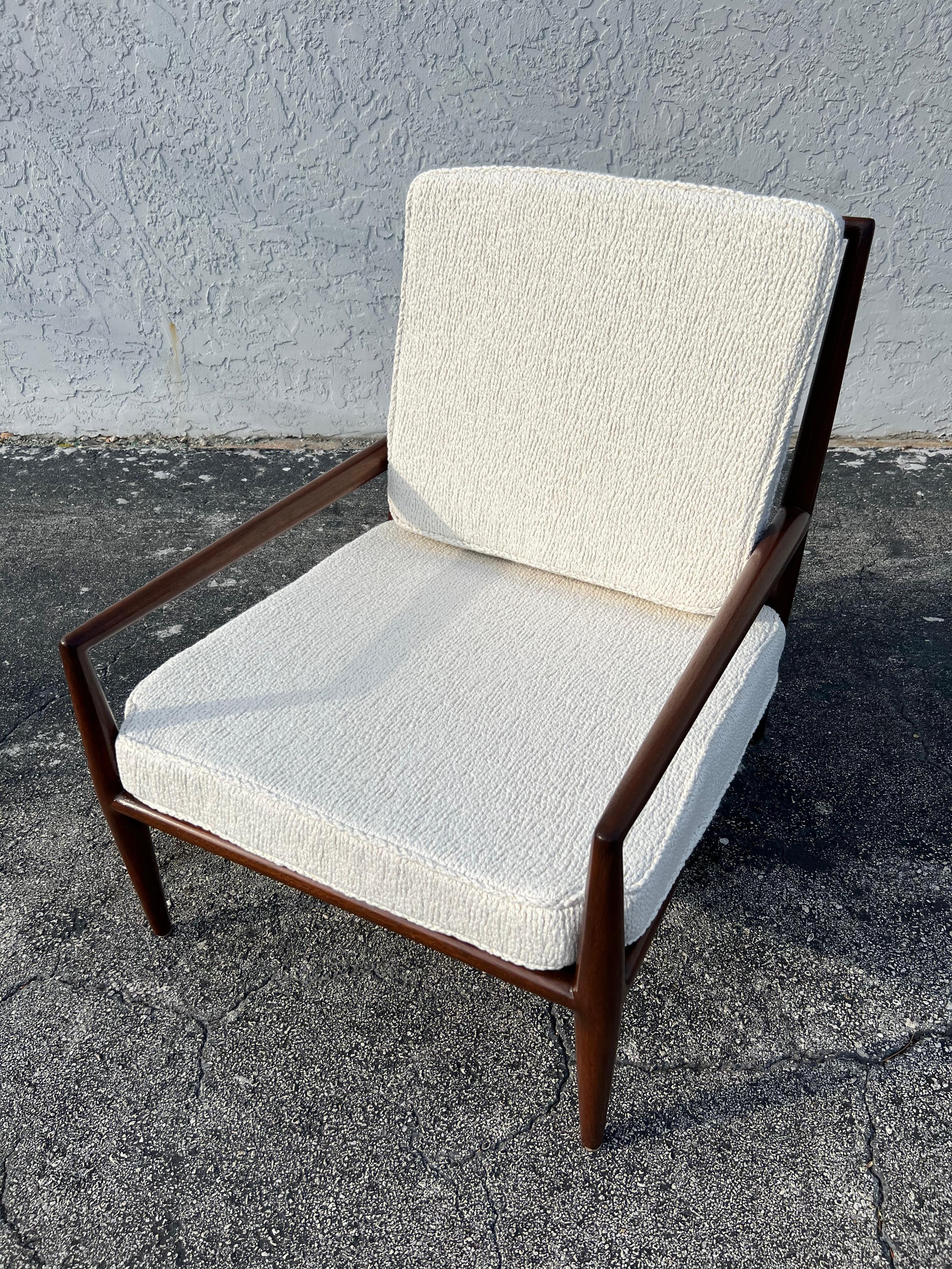 T.H Robsjohn-Gibbings for Widdicomb Attributed Lounge Chairs, a Pair For Sale 2