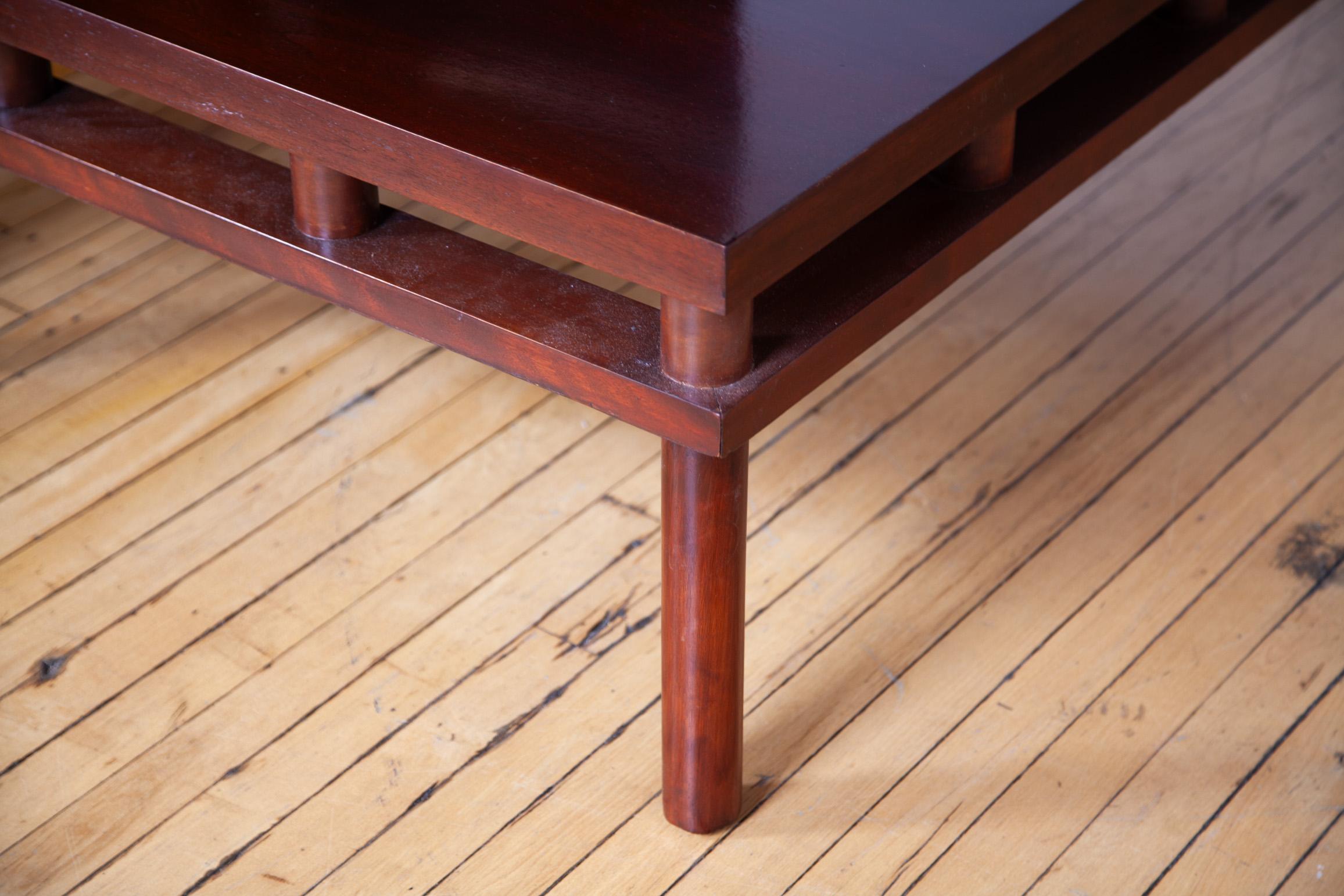 Milieu du XXe siècle T.H. Table basse Robsjohn-Gibbings pour Widdicomb en vente