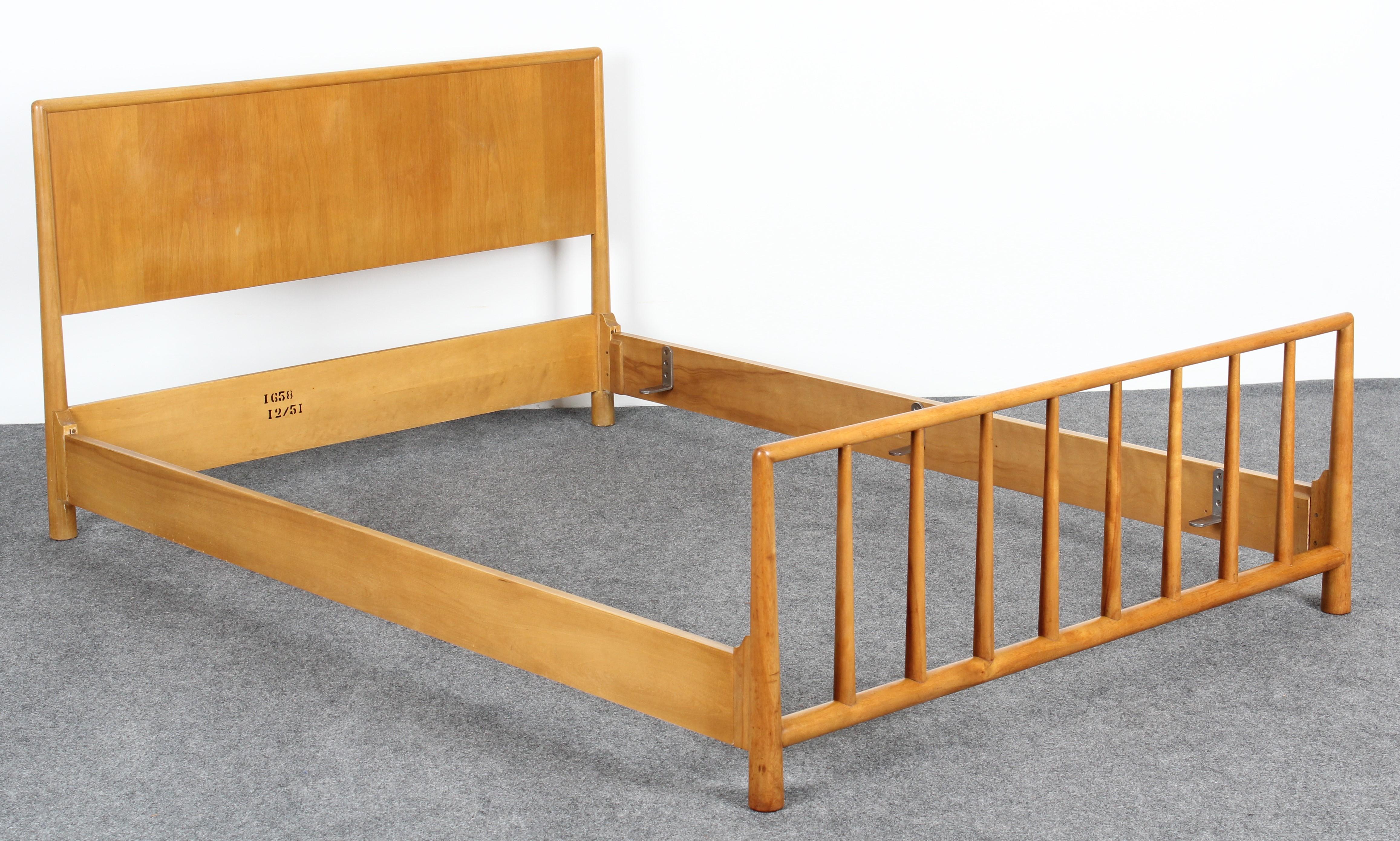 T.H. Robsjohn-Gibbings for Widdicomb Full Size Bed, 1951 In Good Condition In Hamburg, PA