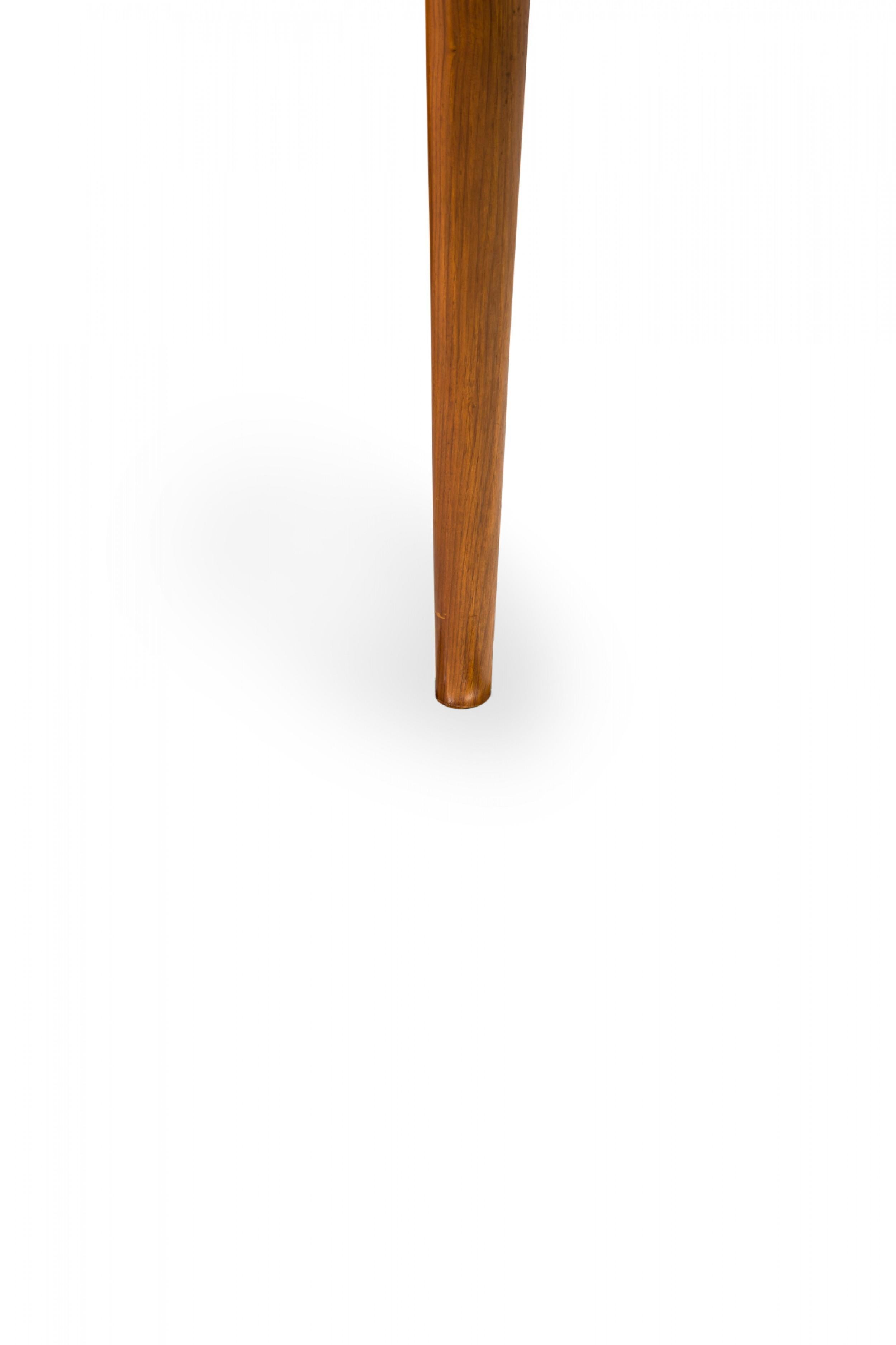 T.H. Robsjohn-Gibbings per Widdicomb Furniture Co. Scrivania semi-ovale in noce in vendita 7