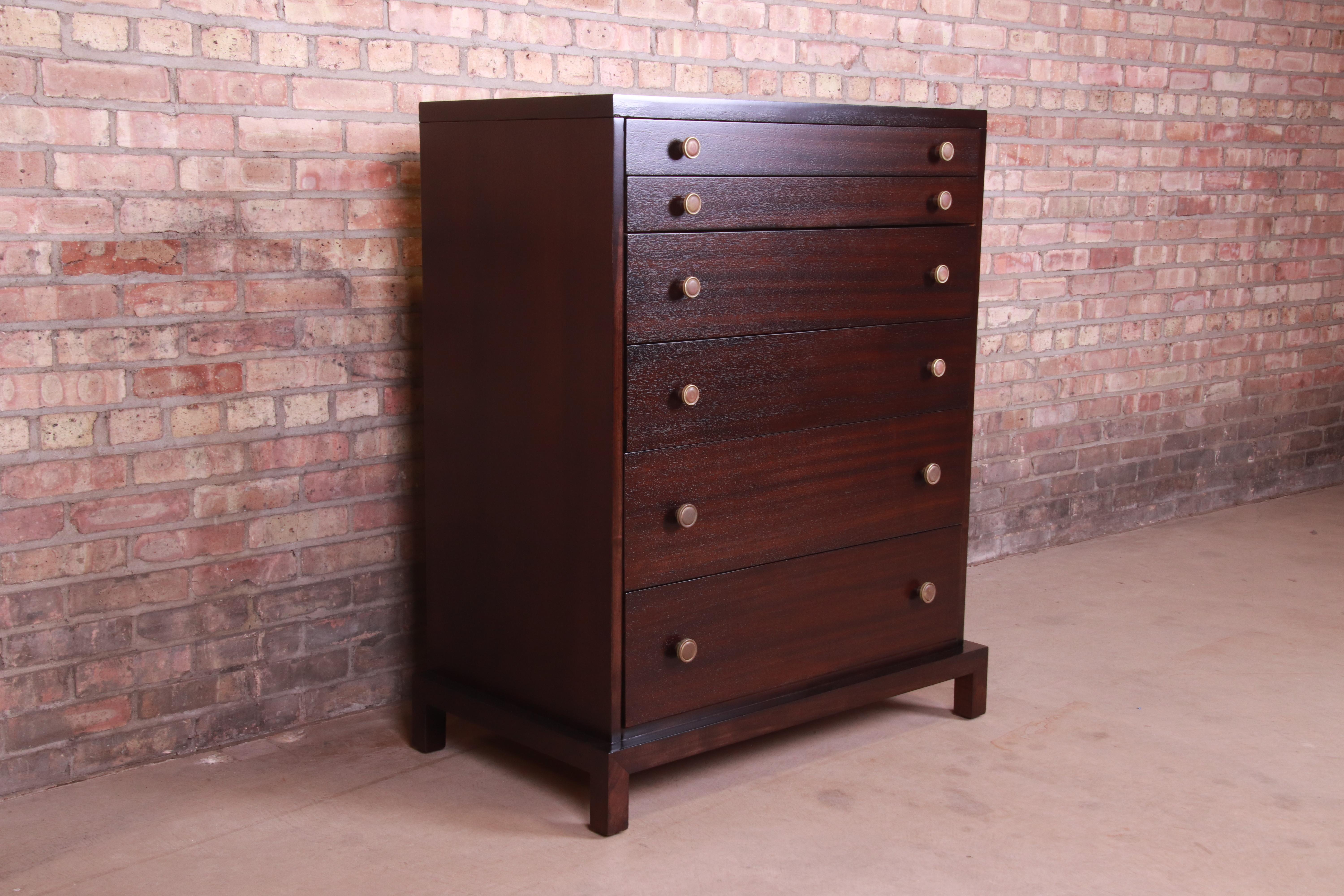 An exceptional Mid-Century Modern six-drawer highboy dresser

By T.H. Robsjohn-Gibbings for Widdicomb

USA, 1950s

Mahogany, with original brass hardware.

Measures: 36.63