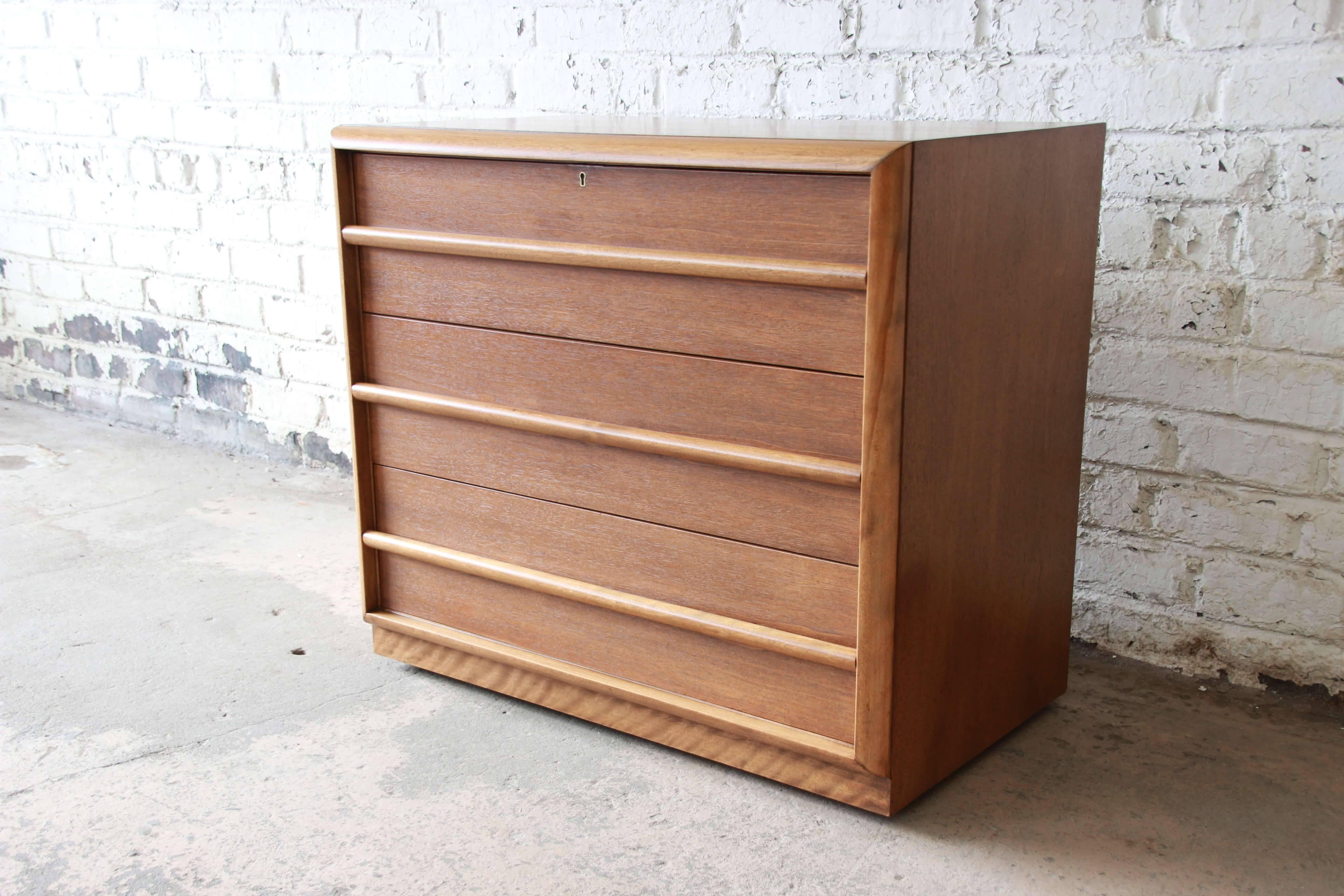 T.H. Robsjohn-Gibbings for Widdicomb Mid-Century Modern Three-Drawer Chest In Good Condition In South Bend, IN