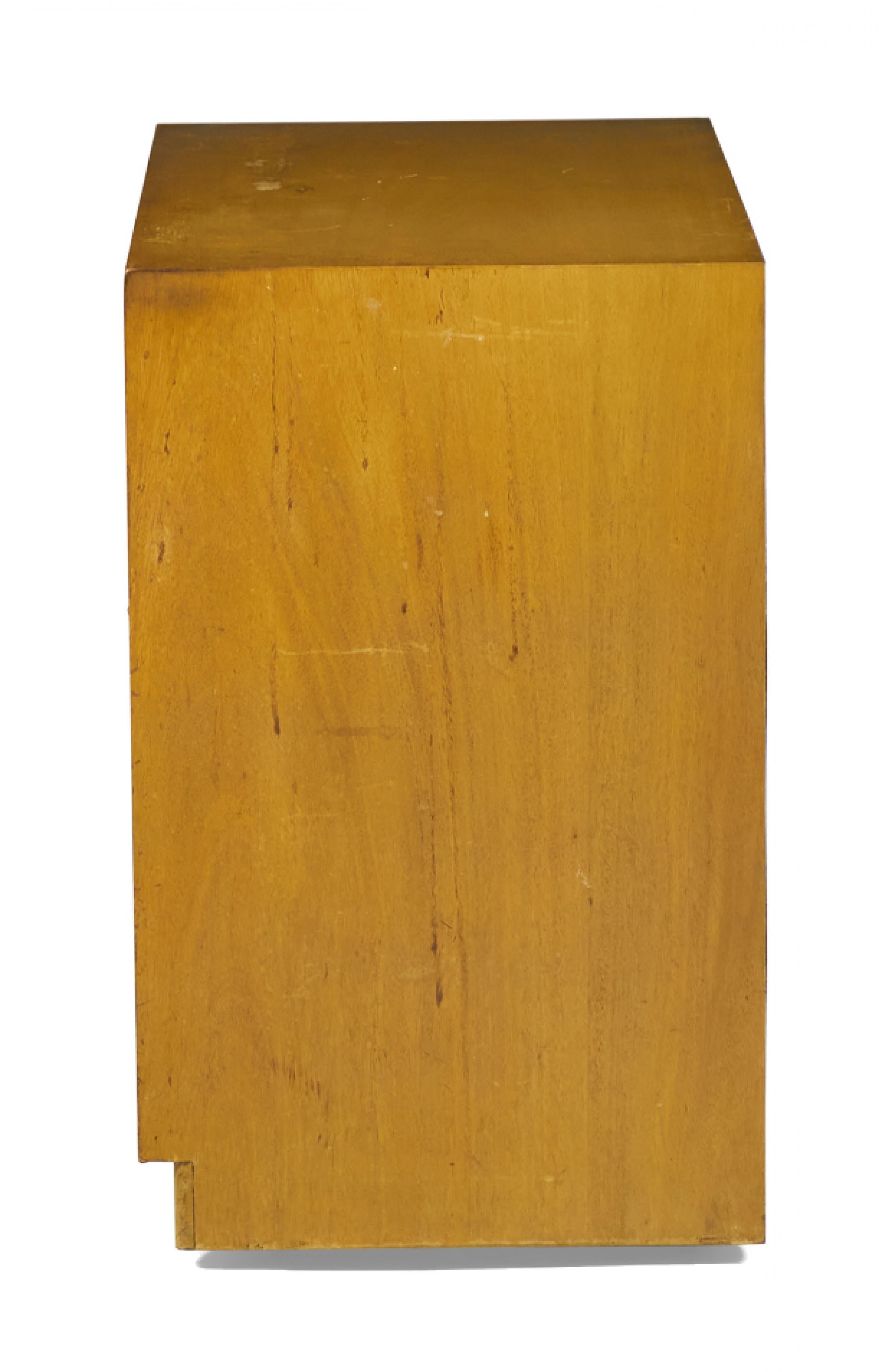 Mid-Century Modern T.H. Robsjohn-Gibbings pour Widdicomb meuble de rangement moderne mi-siècle à deux portes en érable en vente