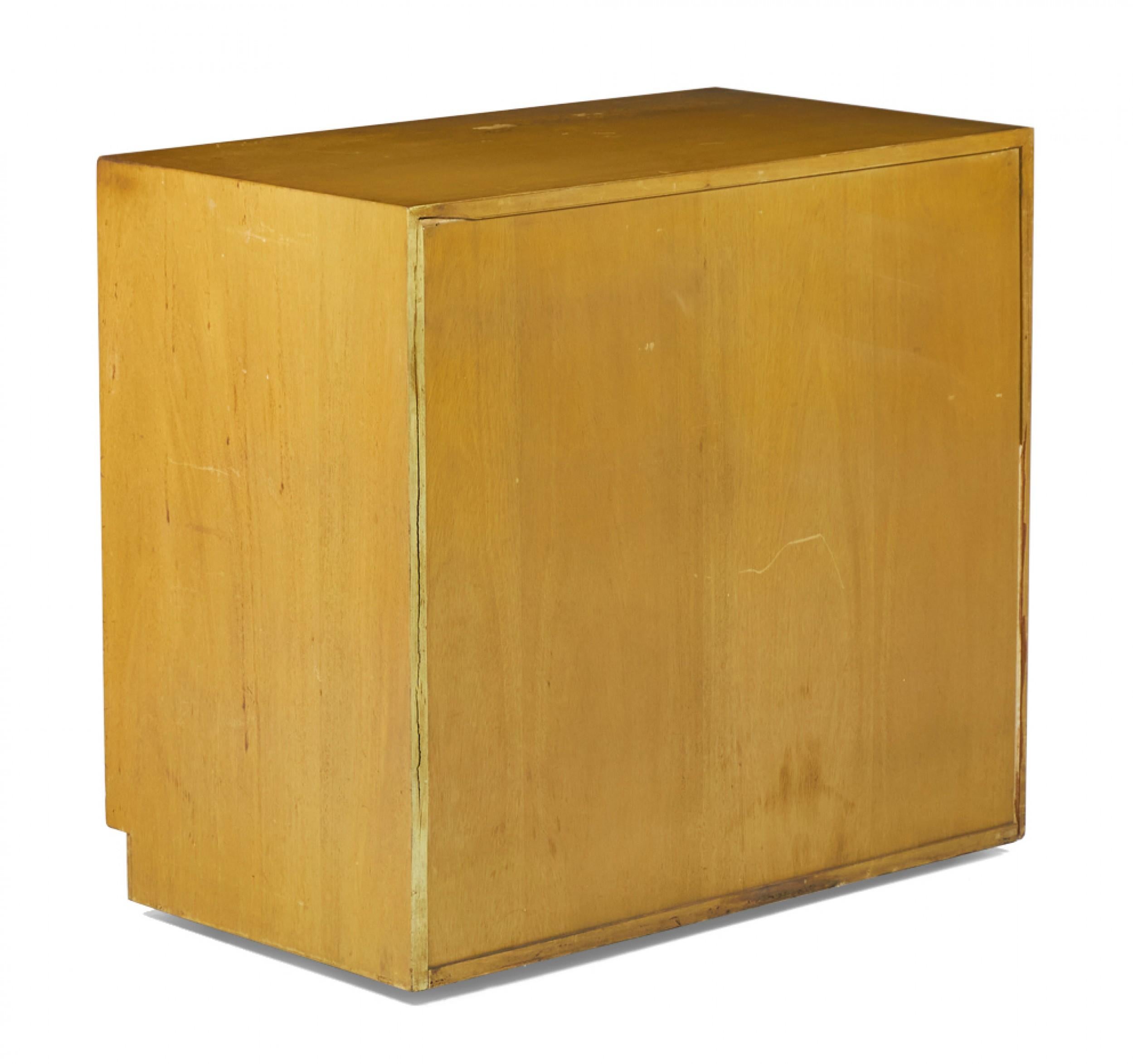 Américain T.H. Robsjohn-Gibbings pour Widdicomb meuble de rangement moderne mi-siècle à deux portes en érable en vente
