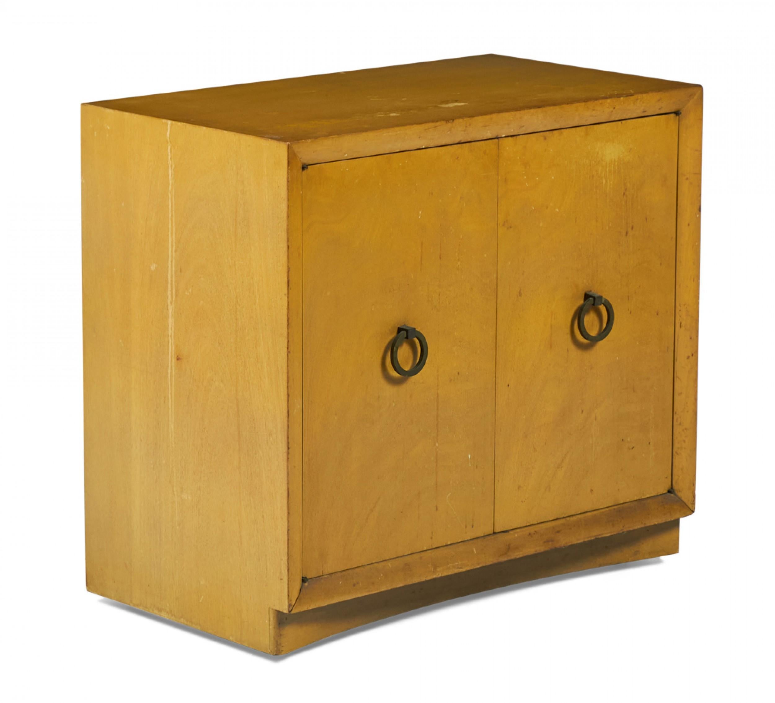 Laiton T.H. Robsjohn-Gibbings pour Widdicomb meuble de rangement moderne mi-siècle à deux portes en érable en vente