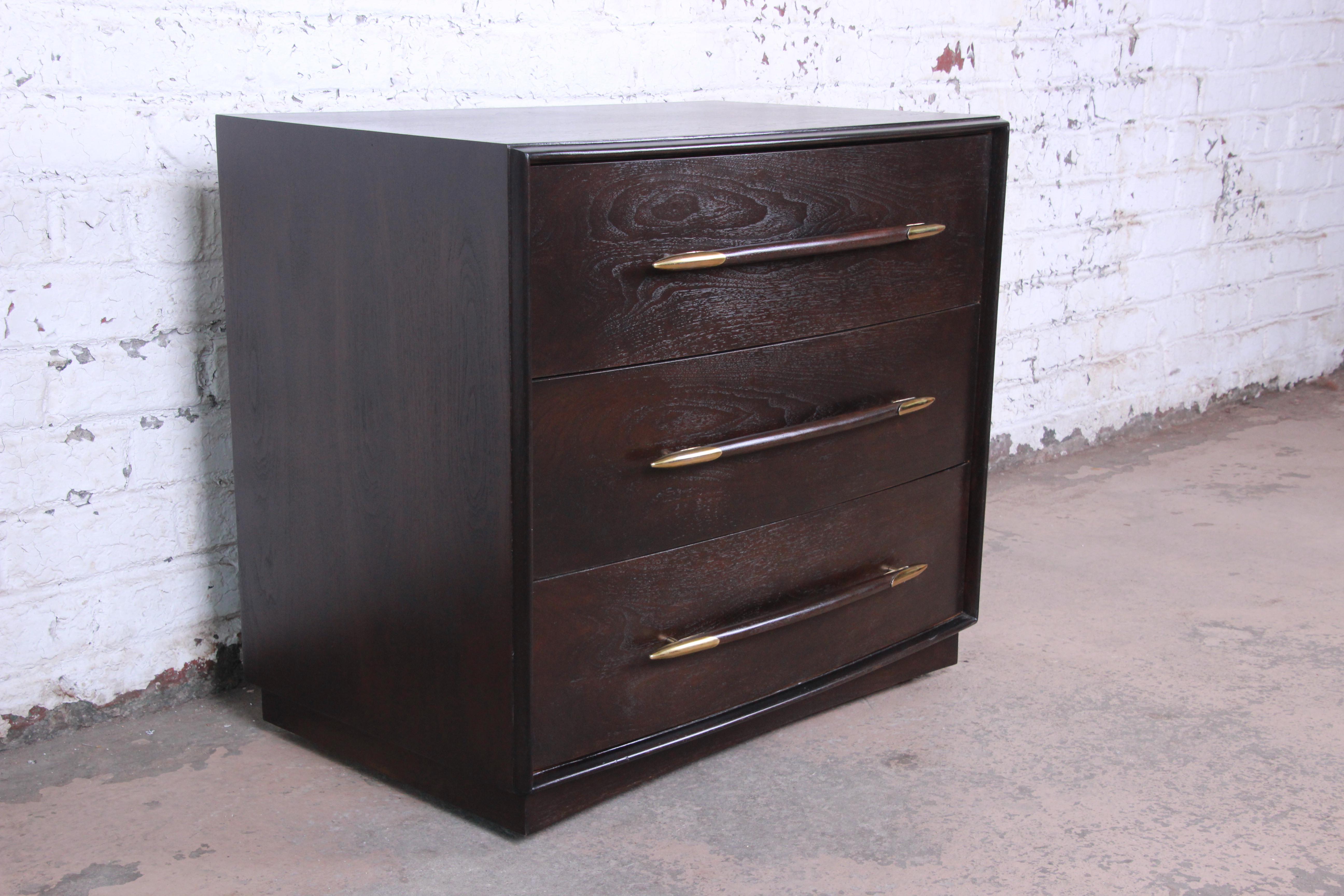 T.H. Robsjohn-Gibbings for Widdicomb Mid-Century Modern Walnut Bachelor Chest In Good Condition In South Bend, IN