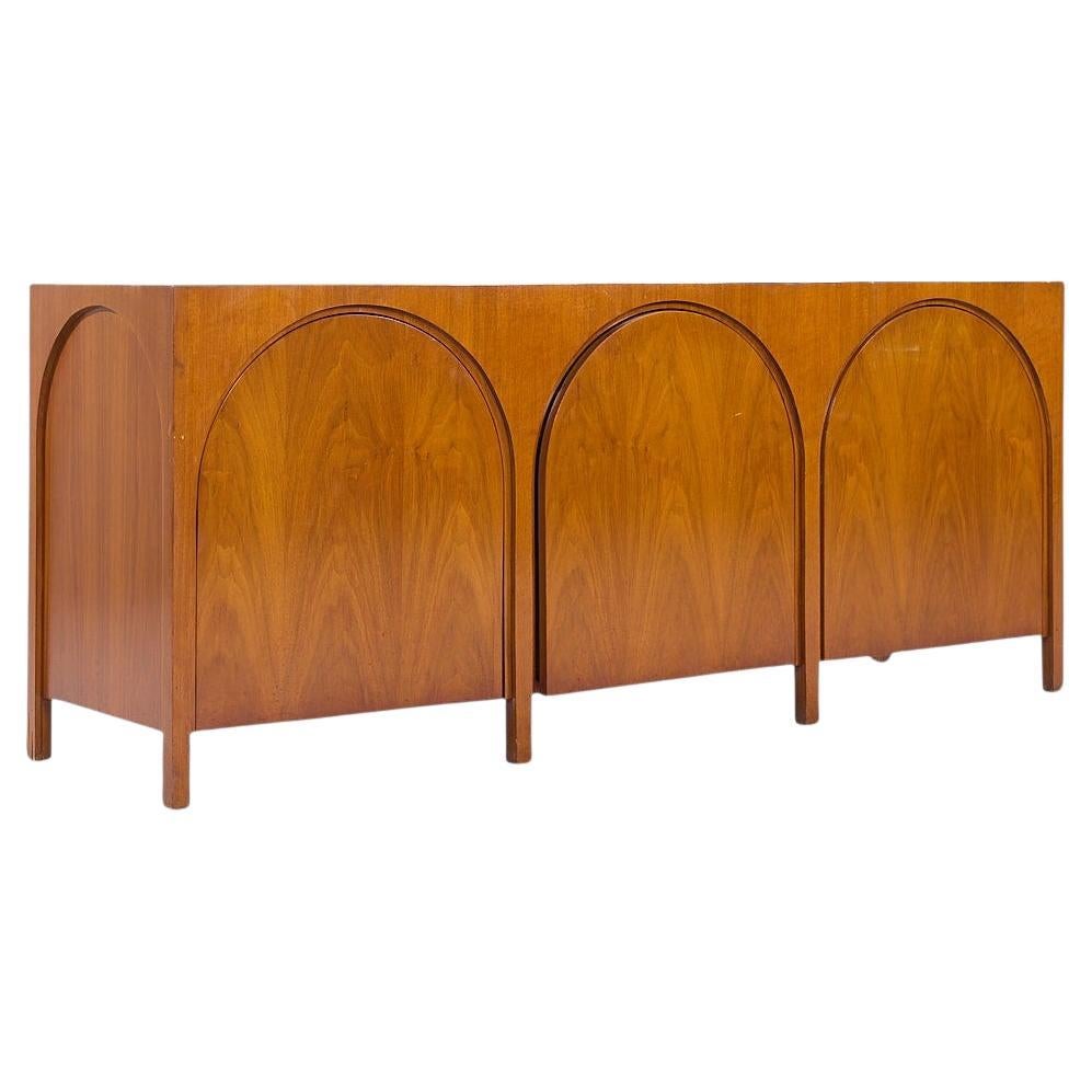 T.H. Robsjohn-Gibbings per Widdicomb Credenza Colosseo in legno di noce del metà del secolo scorso in vendita